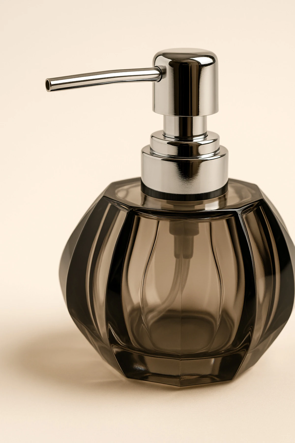 Kristal Desenli Gümüş Pompalı Cam Sıvı Sabunluk | Şık Banyo ve Mutfak Aksesuarı