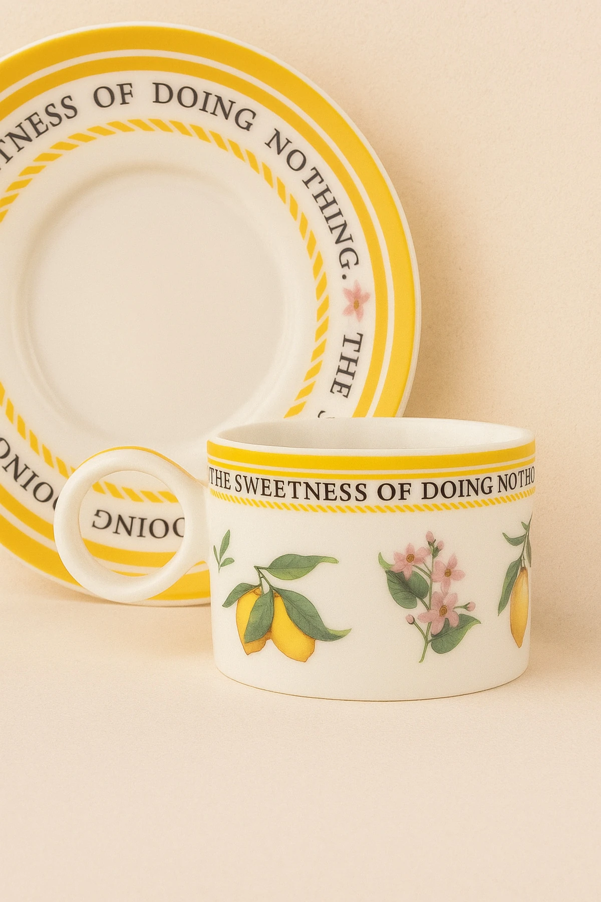 2'li Kiraz Desenli Porselen Kahve Fincanı ve Tabak Seti - sarı