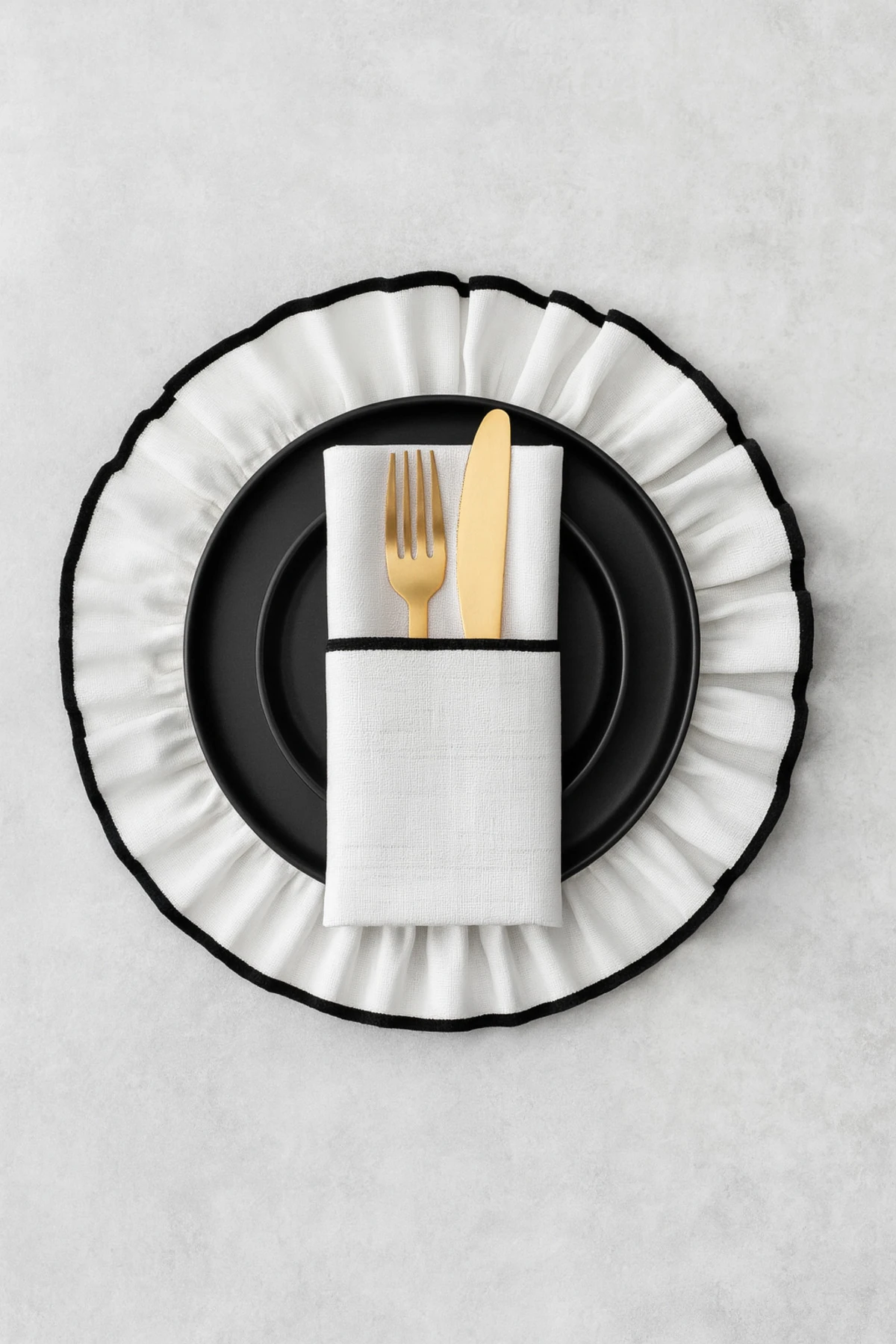 6'lı Yuvarlak Keten Amerikan Servis Seti – Beyaz, Siyah Biyeli Fırfır Kenar Tasarım - Beyaz