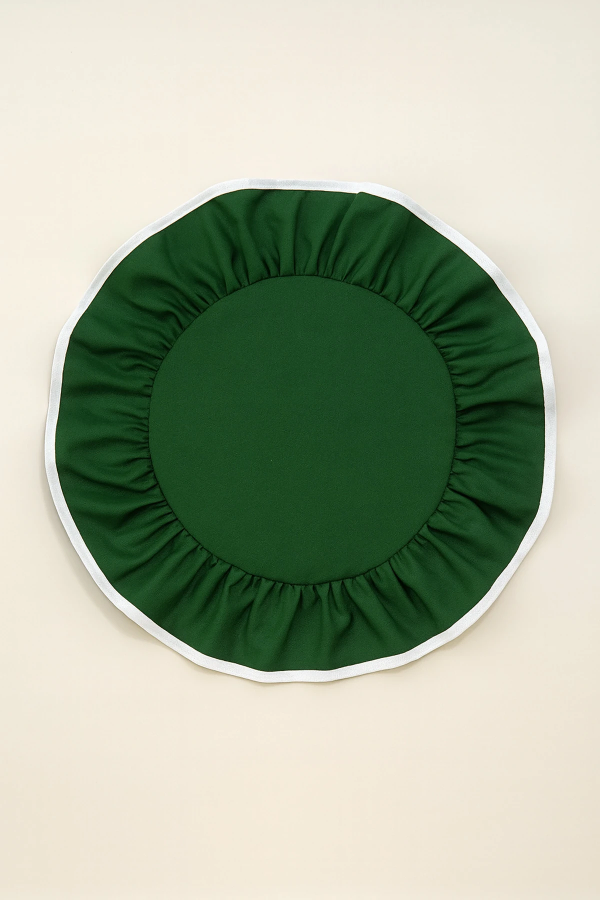 6'lı Yuvarlak Keten Amerikan Servis Seti – Beyaz, Siyah Biyeli Fırfır Kenar Tasarım - Yeşil