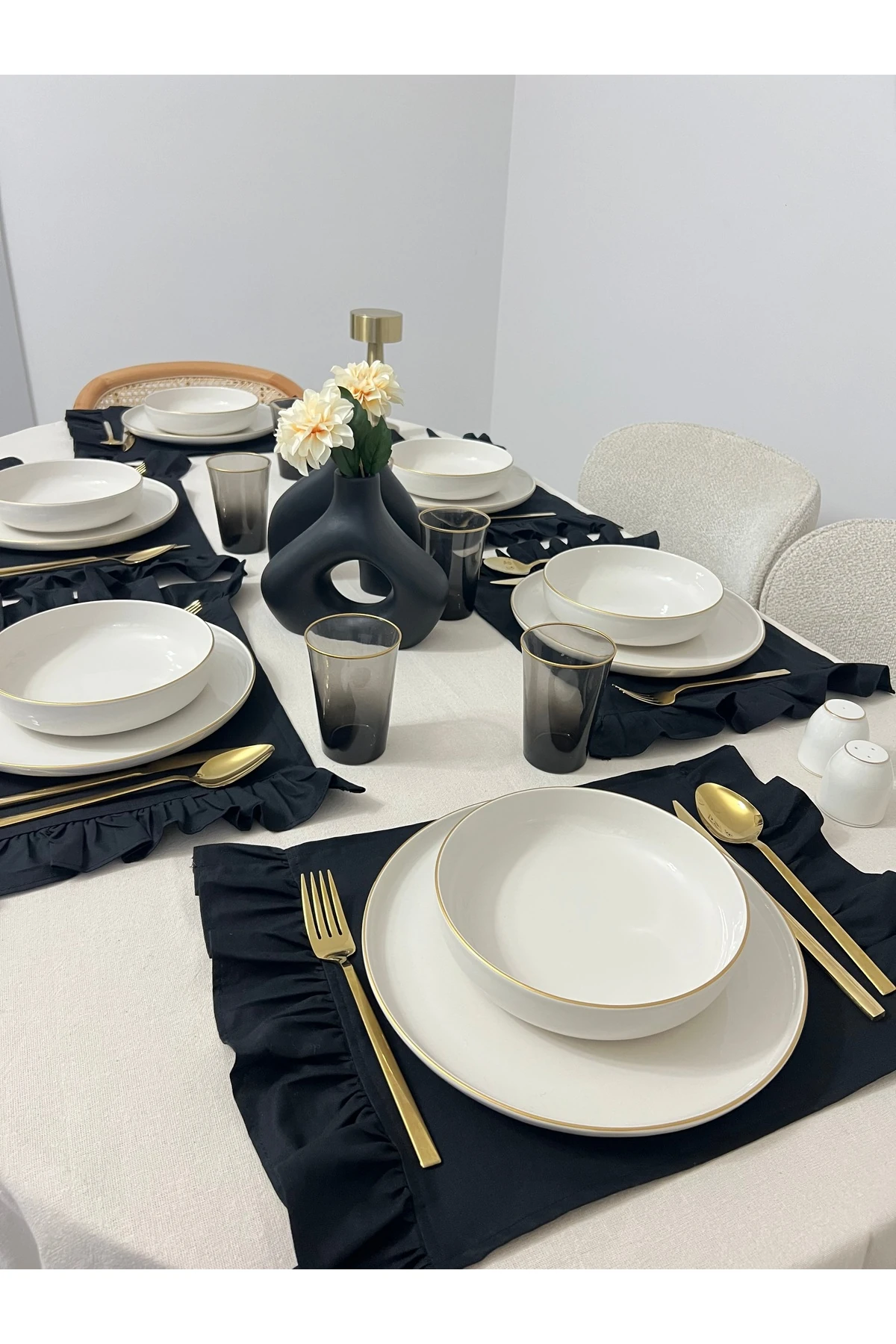 6'lı Siyah Fırfırlı Pamuk Keten Amerikan Servis Ve Supla - Fırfırlı 6'lı Siyah Fırfırlı Pamuk Keten Amerikan Servis & Supla Seti – Dikdörtgen, %100 Pamuk Keten, Şık Sofra Sunumu