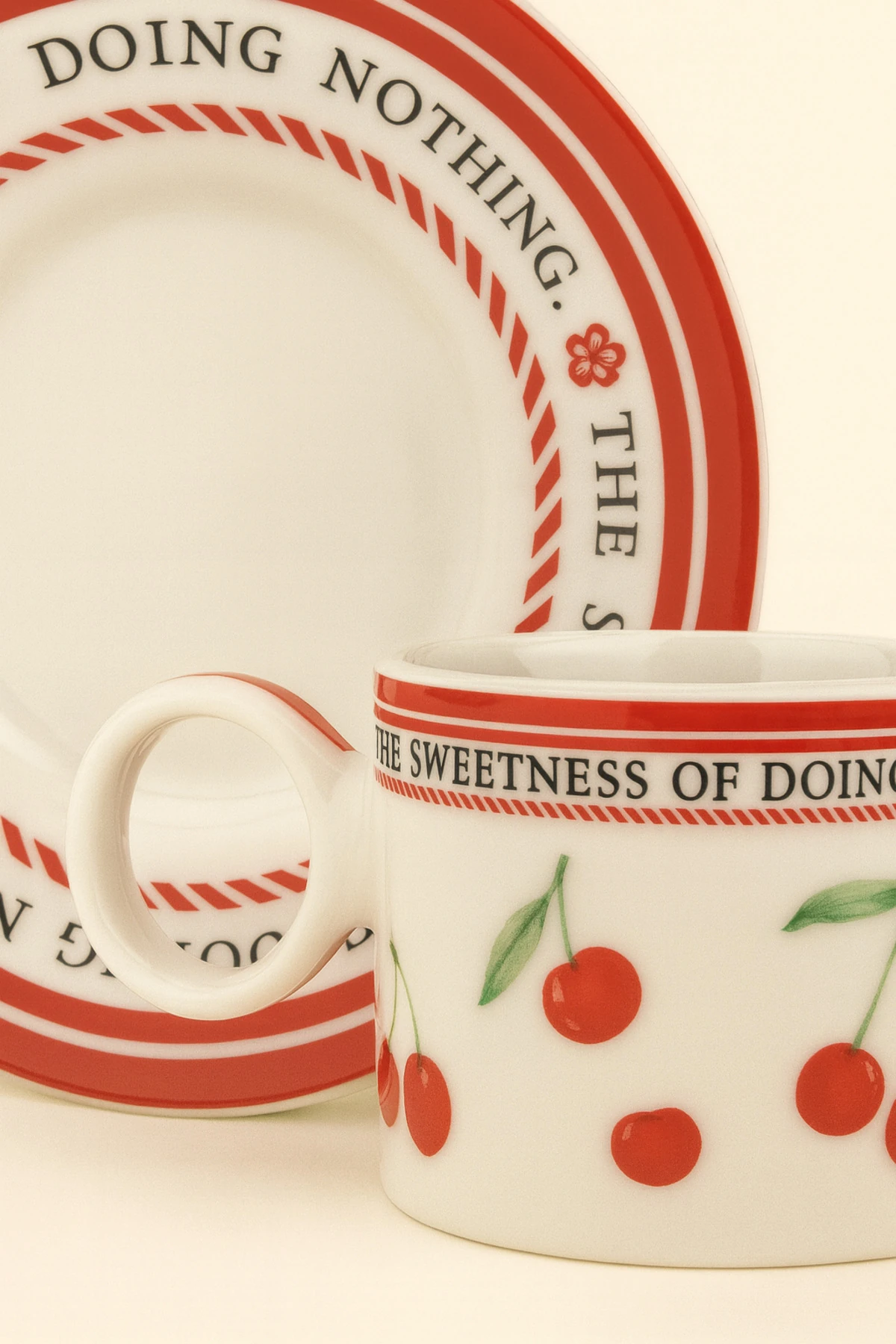 2'li Kiraz Desenli Porselen Kahve Fincanı ve Tabak Seti - kırmızı