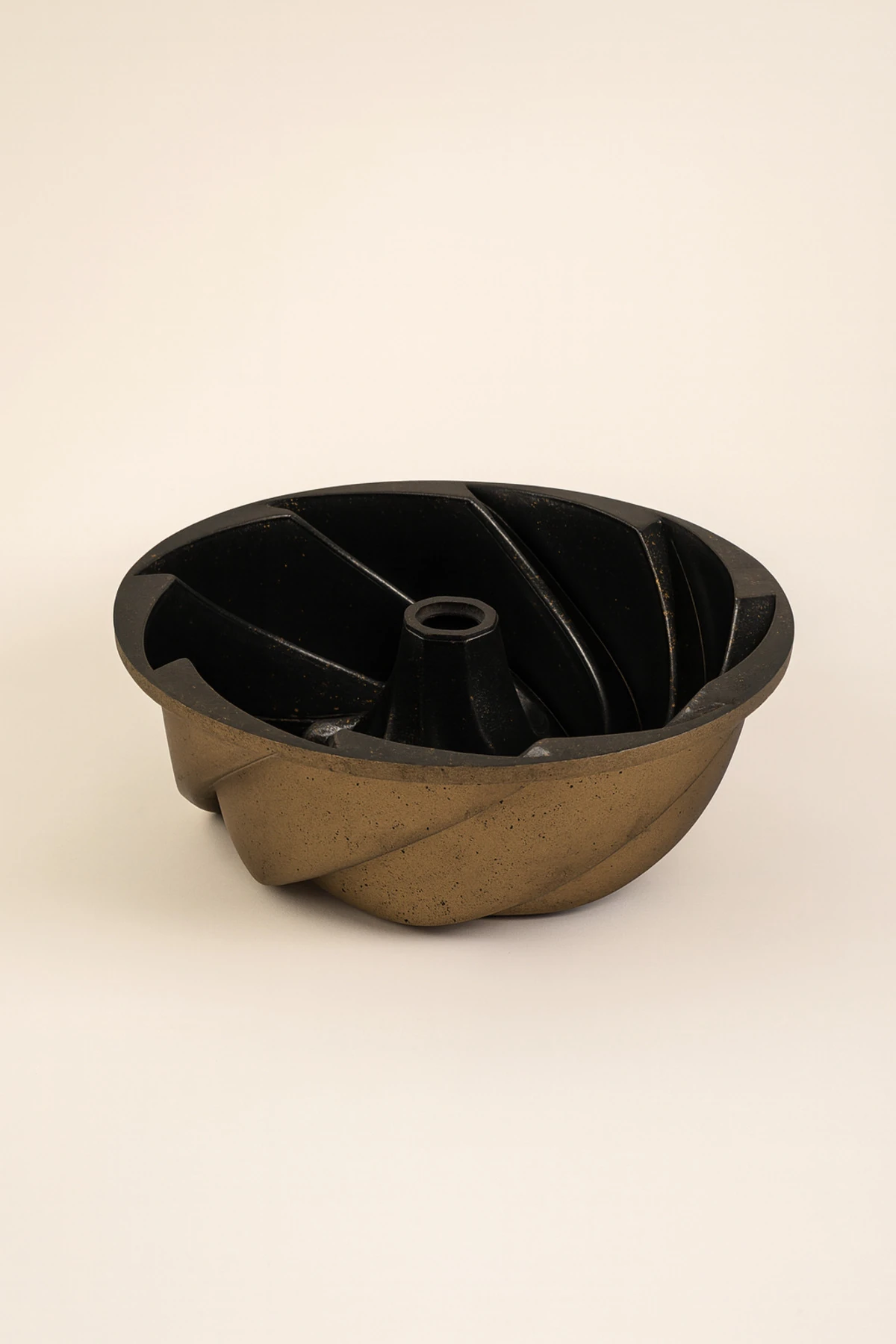 Döküm Granit Kek Kalıbı – Rüzgâr Formlu Yapışmaz Kek Kalıbı