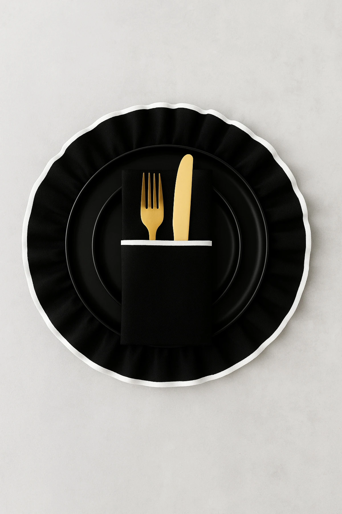 6'lı Yuvarlak Keten Amerikan Servis Seti – Beyaz, Siyah Biyeli Fırfır Kenar Tasarım - Siyah