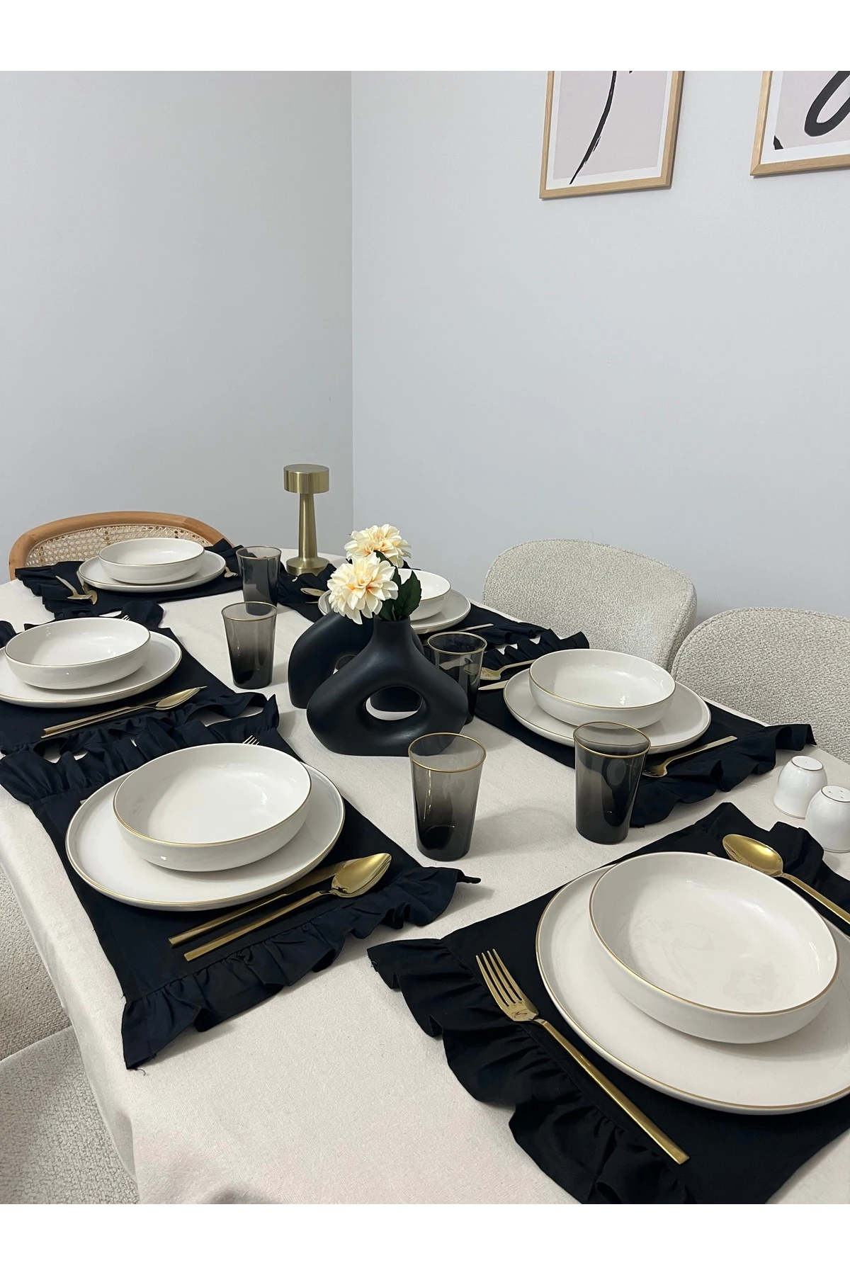 6'lı Siyah Fırfırlı Pamuk Keten Amerikan Servis Ve Supla - Fırfırlı 6'lı Siyah Fırfırlı Pamuk Keten Amerikan Servis & Supla Seti – Dikdörtgen, %100 Pamuk Keten, Şık Sofra Sunumu