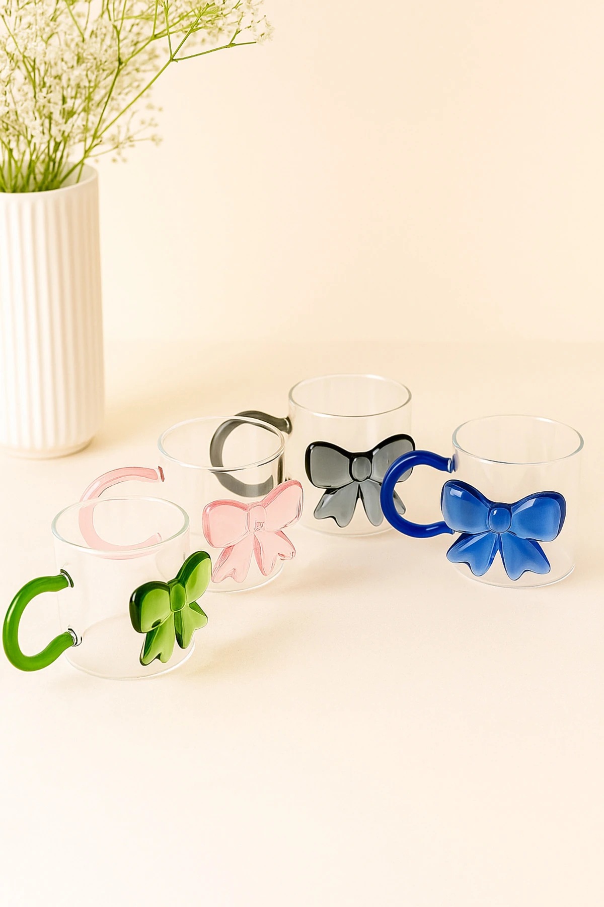 4’lü Fiyonklu Borosilikat Cam Kupa Seti – Kurdelalı Şeffaf Kahve & Çay Bardağı 350 ml