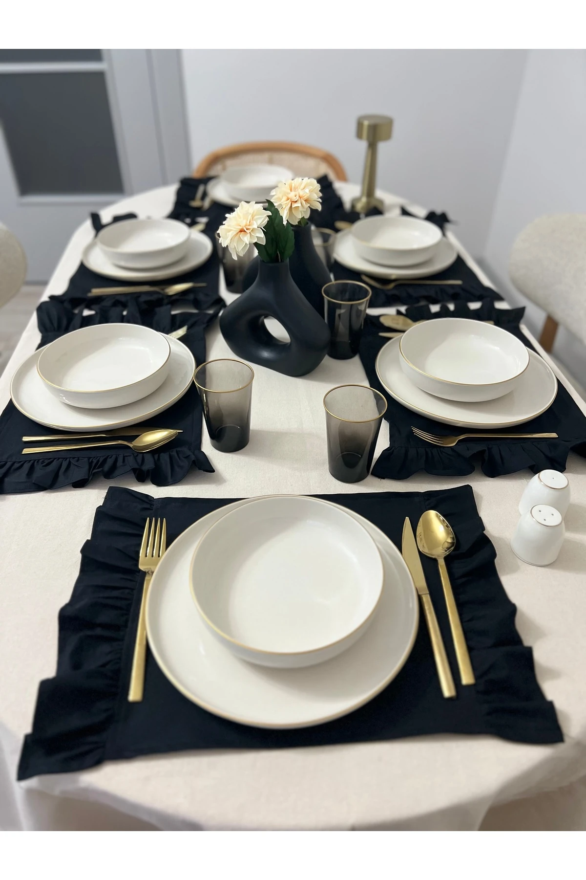 6'lı Siyah Fırfırlı Pamuk Keten Amerikan Servis Ve Supla - Fırfırlı 6'lı Siyah Fırfırlı Pamuk Keten Amerikan Servis & Supla Seti – Dikdörtgen, %100 Pamuk Keten, Şık Sofra Sunumu