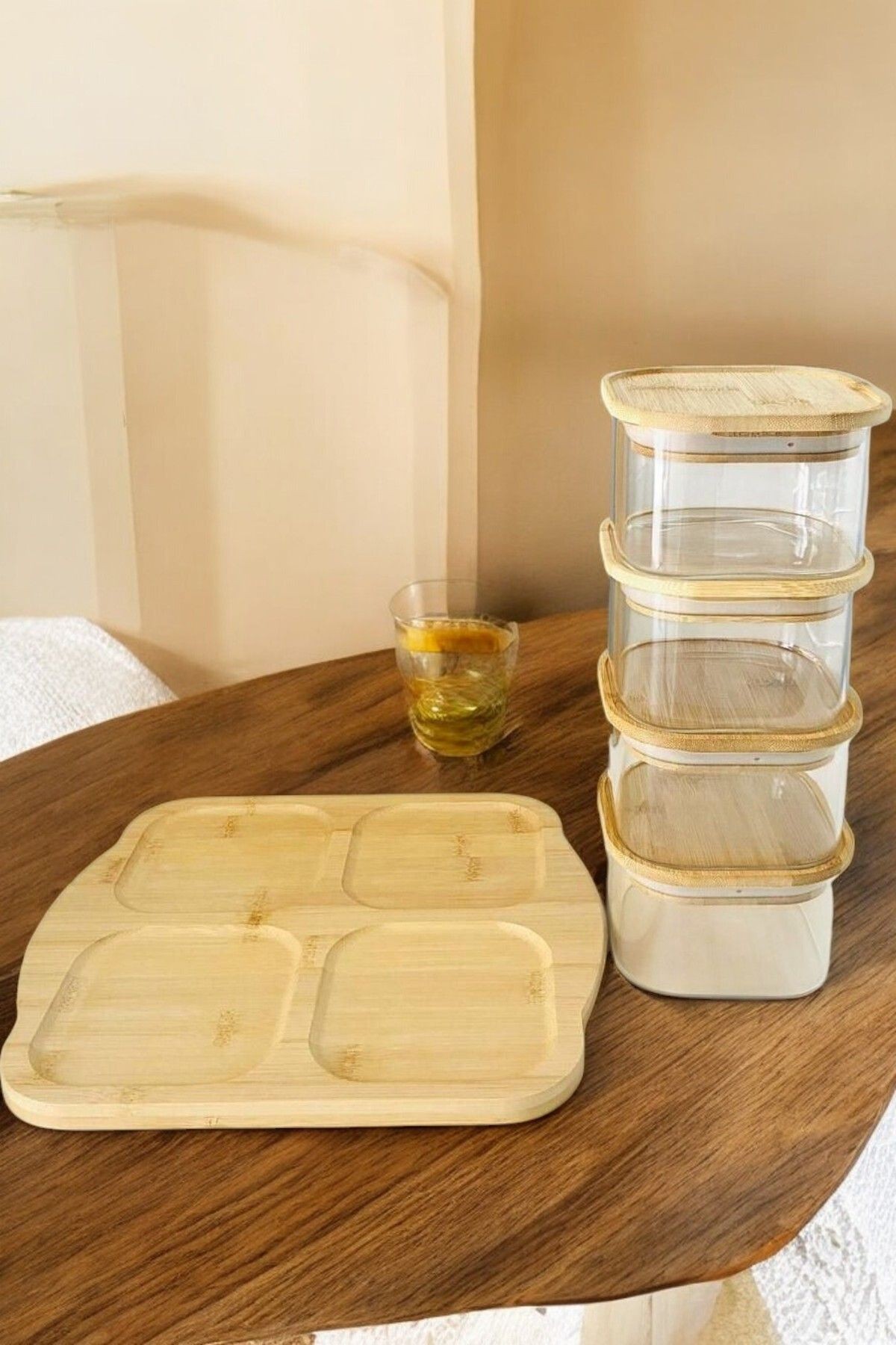 4'lü Vakum Kapaklı Borosilikat Cam Kahvaltılık Set – Bambu Tepsili Hava Geçirmez Saklama Kabı