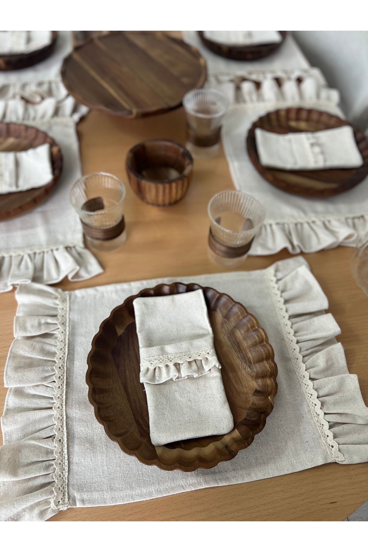 2’li Ham Keten Kaşıklık ve Peçetelik – Dantel Detaylı, Doğal Sofra Aksesuarı