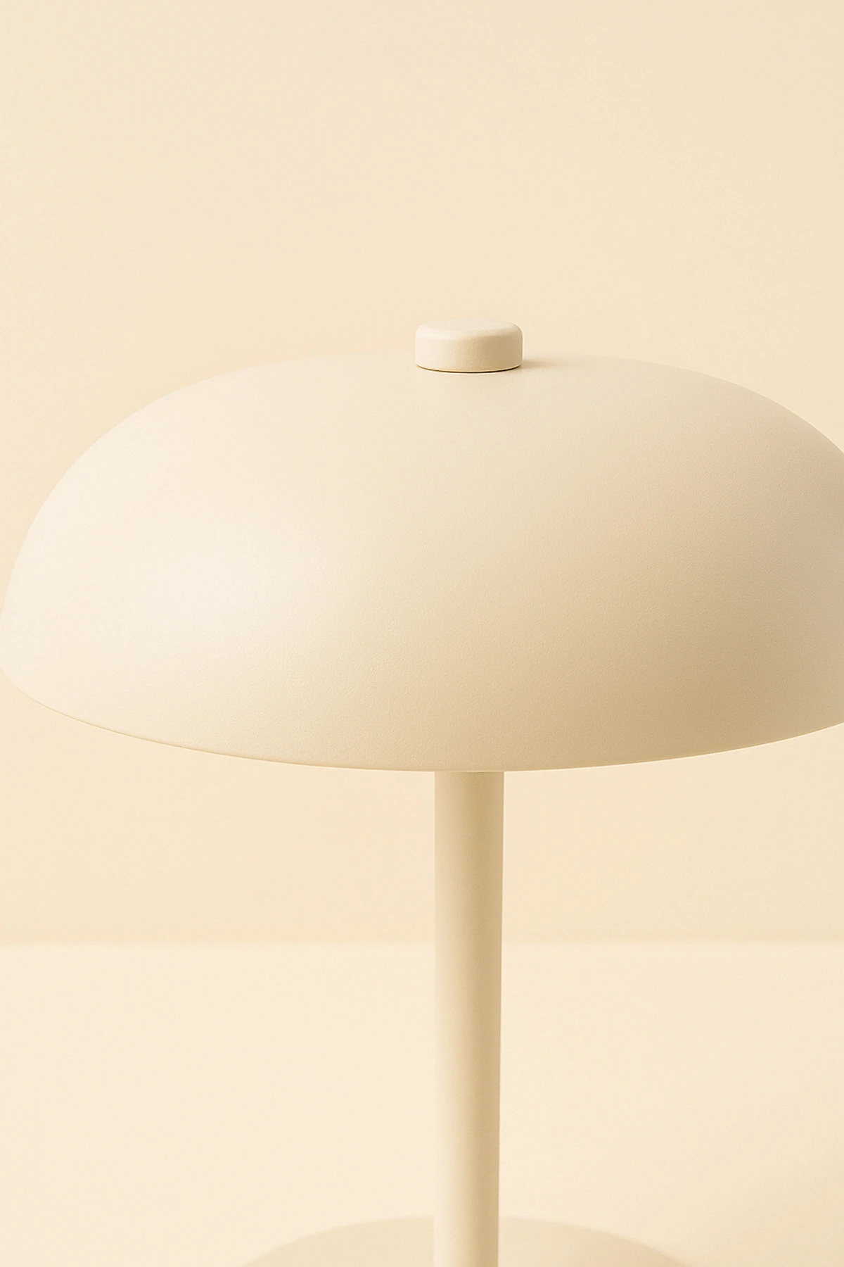 Bej Metal Minimal Masa Lambası | Dokunmatik 3 Işık Modlu Type-C Şarjlı Lamba