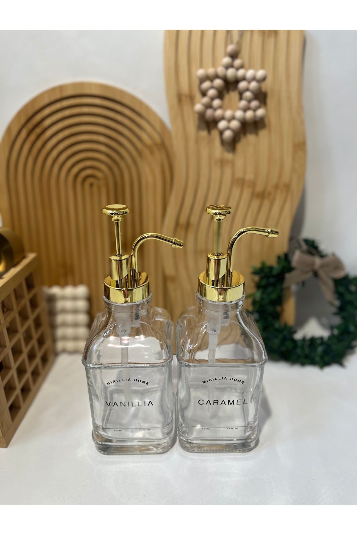 2’li Gold Kristal Cam Sabunluk ve Şurupluk Seti – Pompalı Yağdanlık ve Etiketli Tasarım