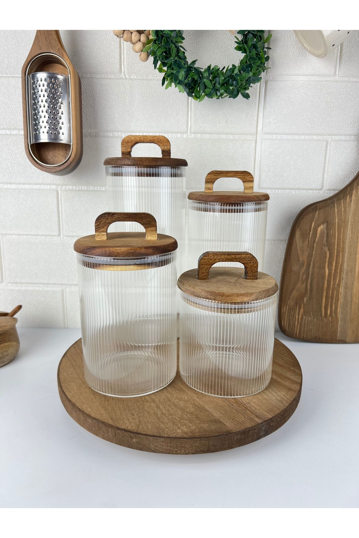 Akasya Standlı 4’lü Cam Kavanoz Seti – Vakum Kapaklı