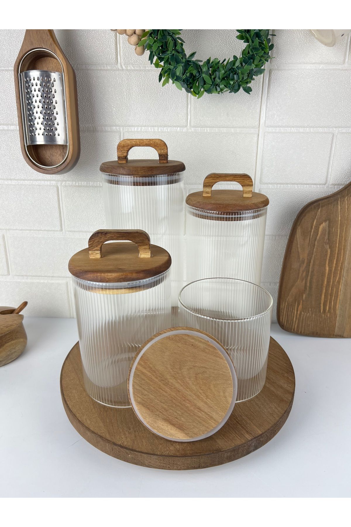 Akasya Standlı 4’lü Cam Kavanoz Seti – Vakum Kapaklı