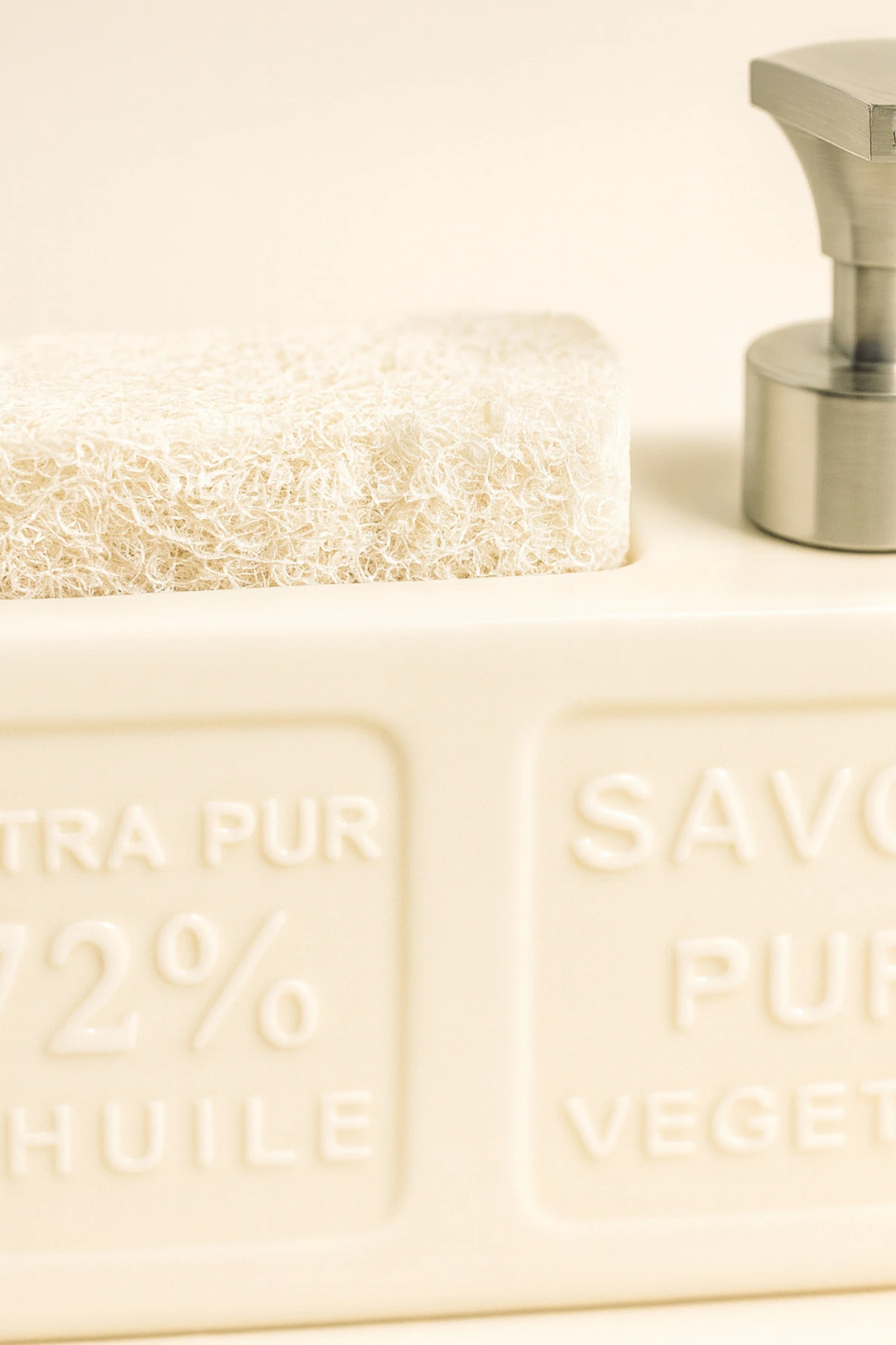 Seramik Süngerlikli Sıvı Sabunluk | Modern Krem Renkli Hazneli Pompalı Banyo Sabunluğu