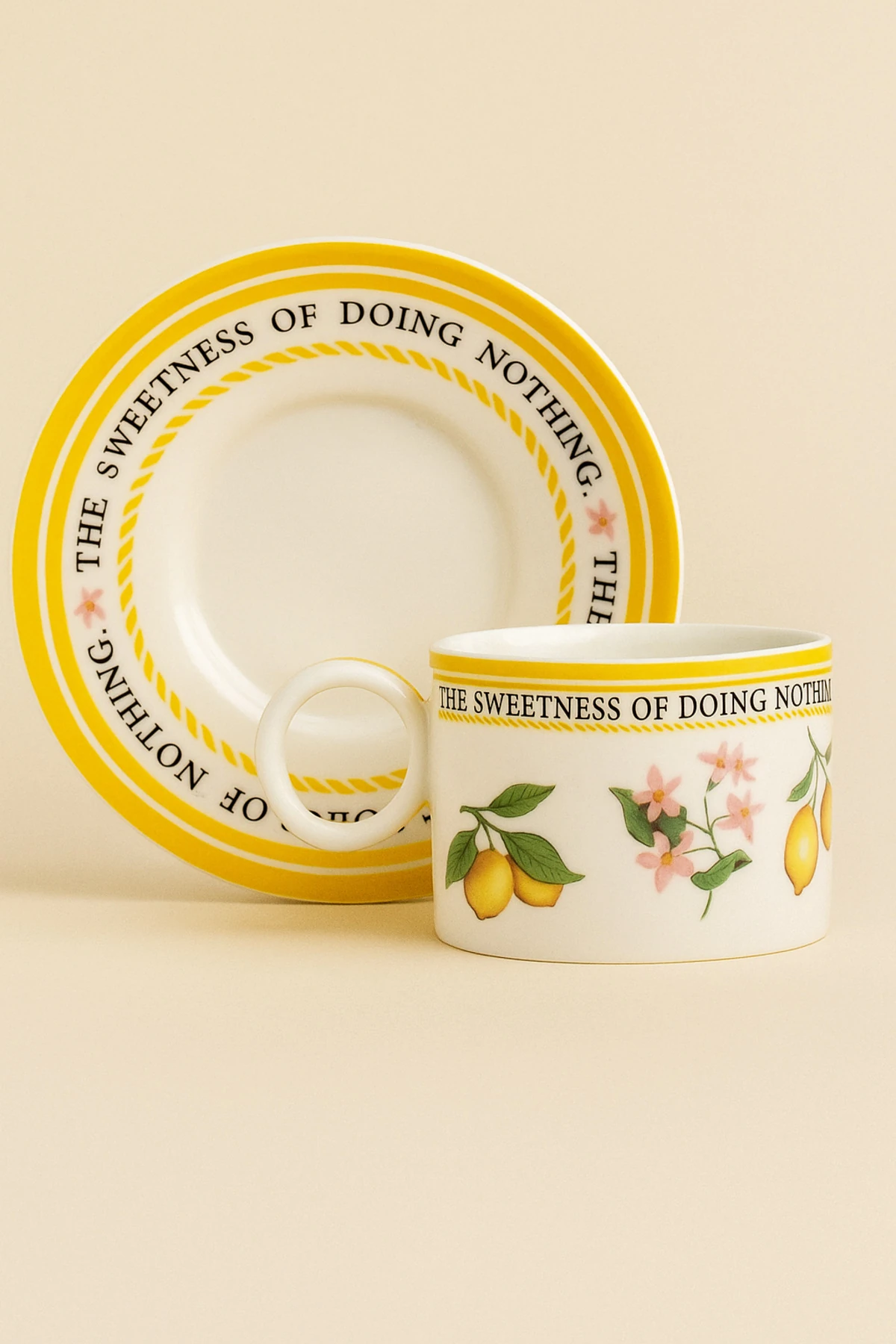 2'li Kiraz Desenli Porselen Kahve Fincanı ve Tabak Seti - sarı