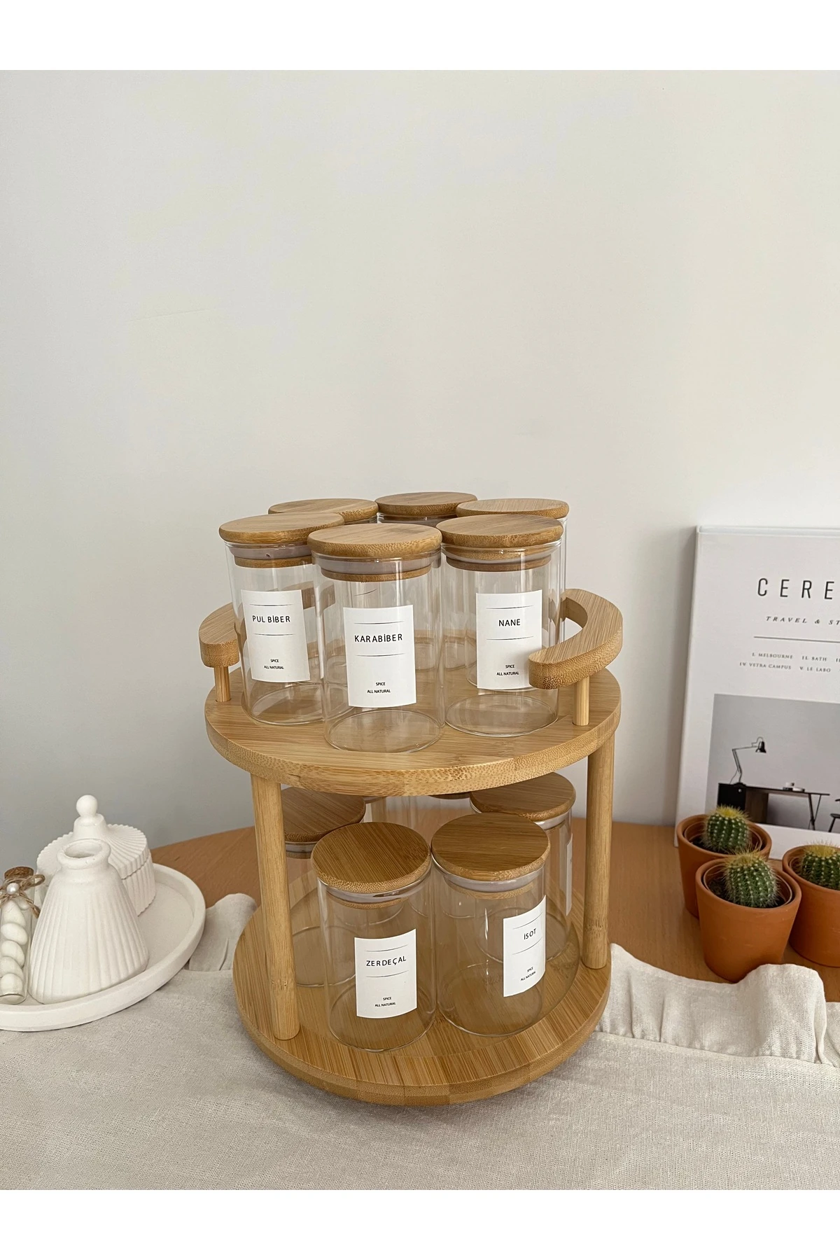 Döner Standlı Bambu Kapaklı Cam Baharatlık Seti - Şık ve Fonksiyonel Tasarım