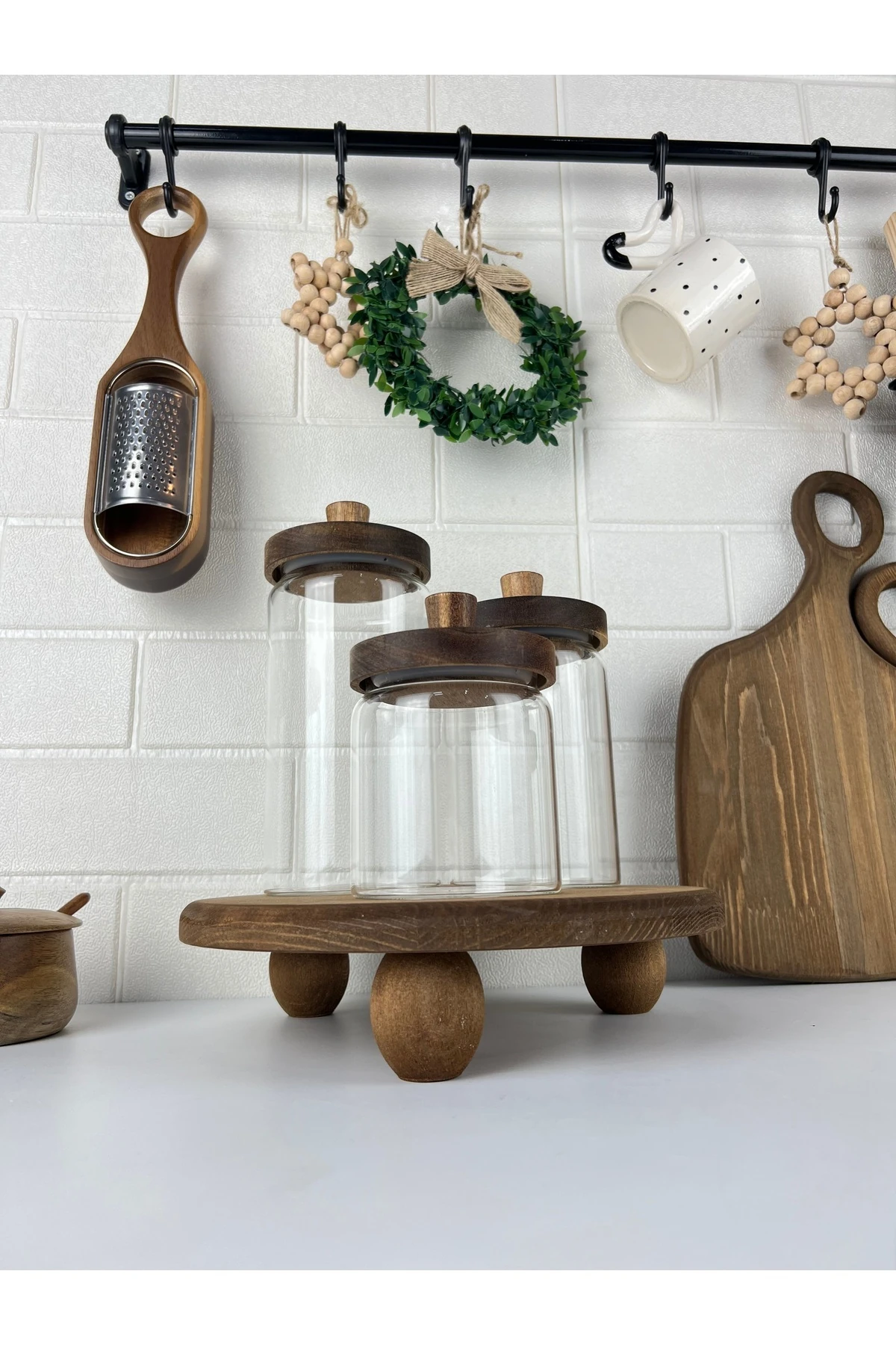 Akasya Kapaklı Ahşap Standlı 3’lü Cam Kavanoz Seti – Çay Kahve Şeker Kavanozu