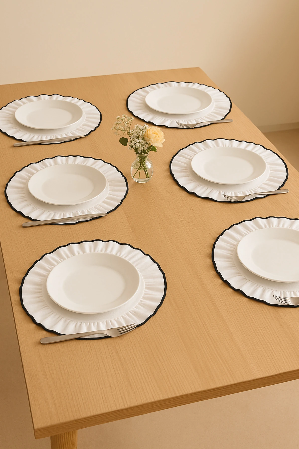 6'lı Yuvarlak Keten Amerikan Servis Seti – Beyaz, Siyah Biyeli Fırfır Kenar Tasarım - Beyaz