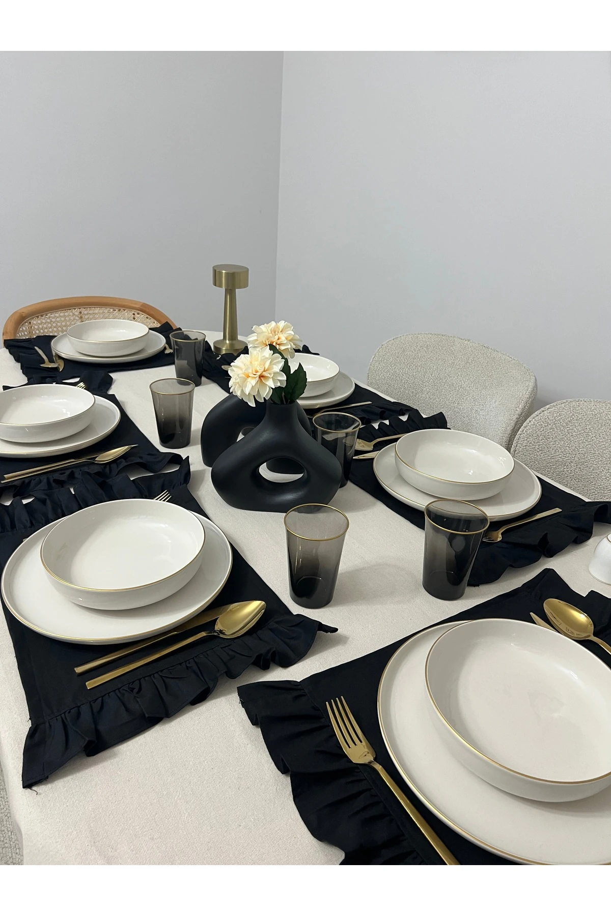 6'lı Siyah Fırfırlı Pamuk Keten Amerikan Servis Ve Supla - Fırfırlı 6'lı Siyah Fırfırlı Pamuk Keten Amerikan Servis & Supla Seti – Dikdörtgen, %100 Pamuk Keten, Şık Sofra Sunumu