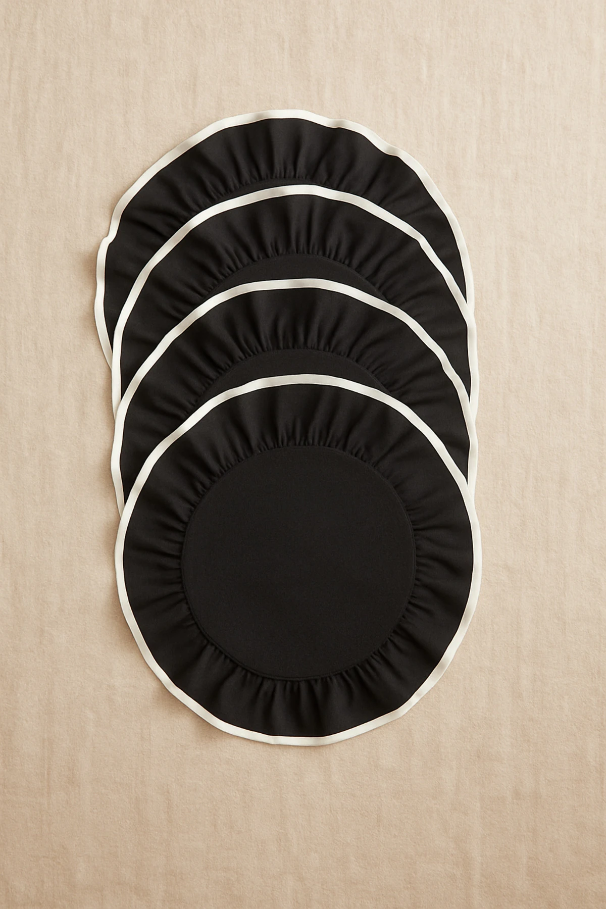 6'lı Yuvarlak Keten Amerikan Servis Seti – Beyaz, Siyah Biyeli Fırfır Kenar Tasarım - Siyah