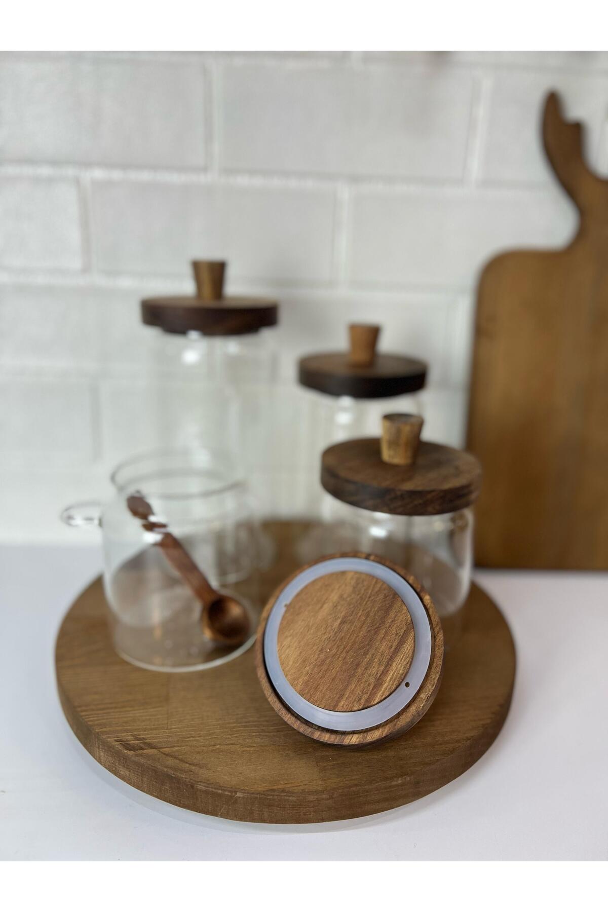 Akasya Kapaklı Cam Kavanoz Seti – Döner Ahşap Altlıklı Kavanoz Seti (6 Parça)