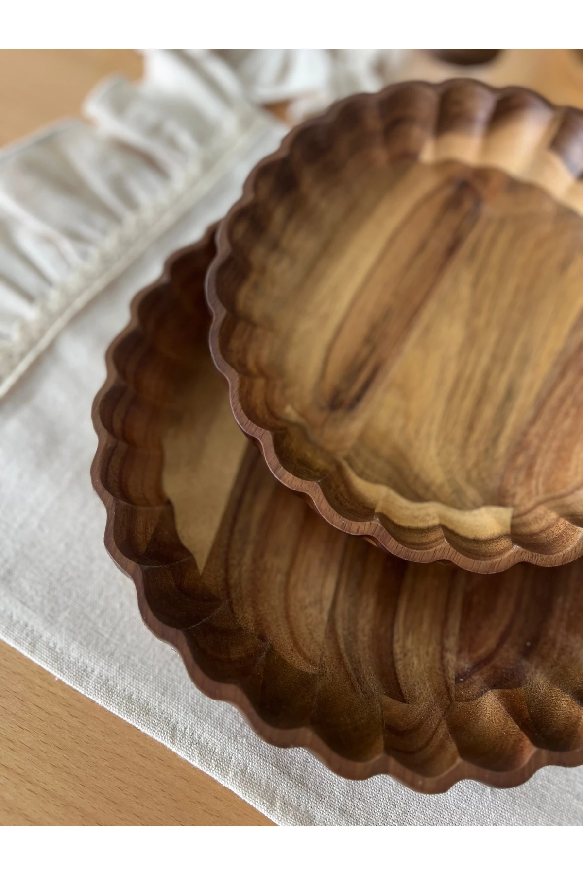 2'li Akasya Servis ve Sunum Tabağı Seti – 22 cm & 20 cm Doğal Ahşap Sunum Tabağı 