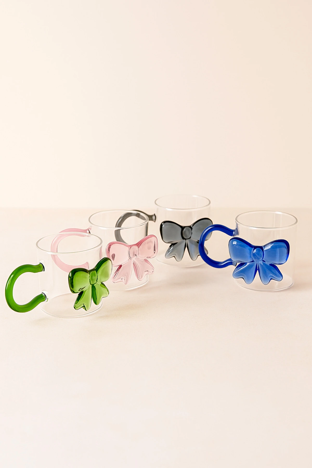 4’lü Fiyonklu Borosilikat Cam Kupa Seti – Kurdelalı Şeffaf Kahve & Çay Bardağı 350 ml