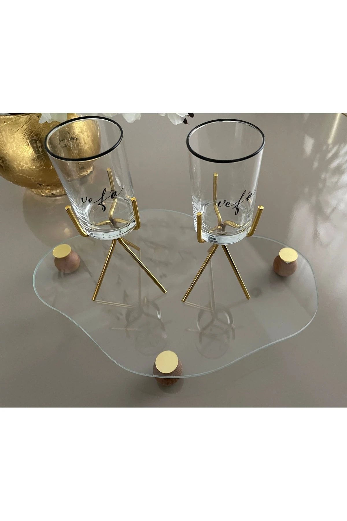 Ahşap Top Ayaklı Bulut Cam Tepsi – 32x23 cm Dekoratif Makyaj ve Takı Standı