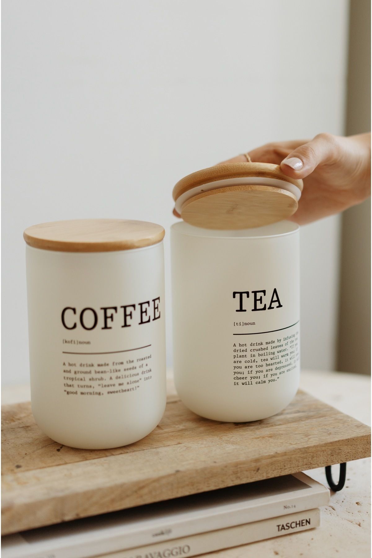 Bambu Standlı 3’lü Beyaz Cam Kavanoz Seti – 1000 ml Çay Kahve Şeker Kavanozu