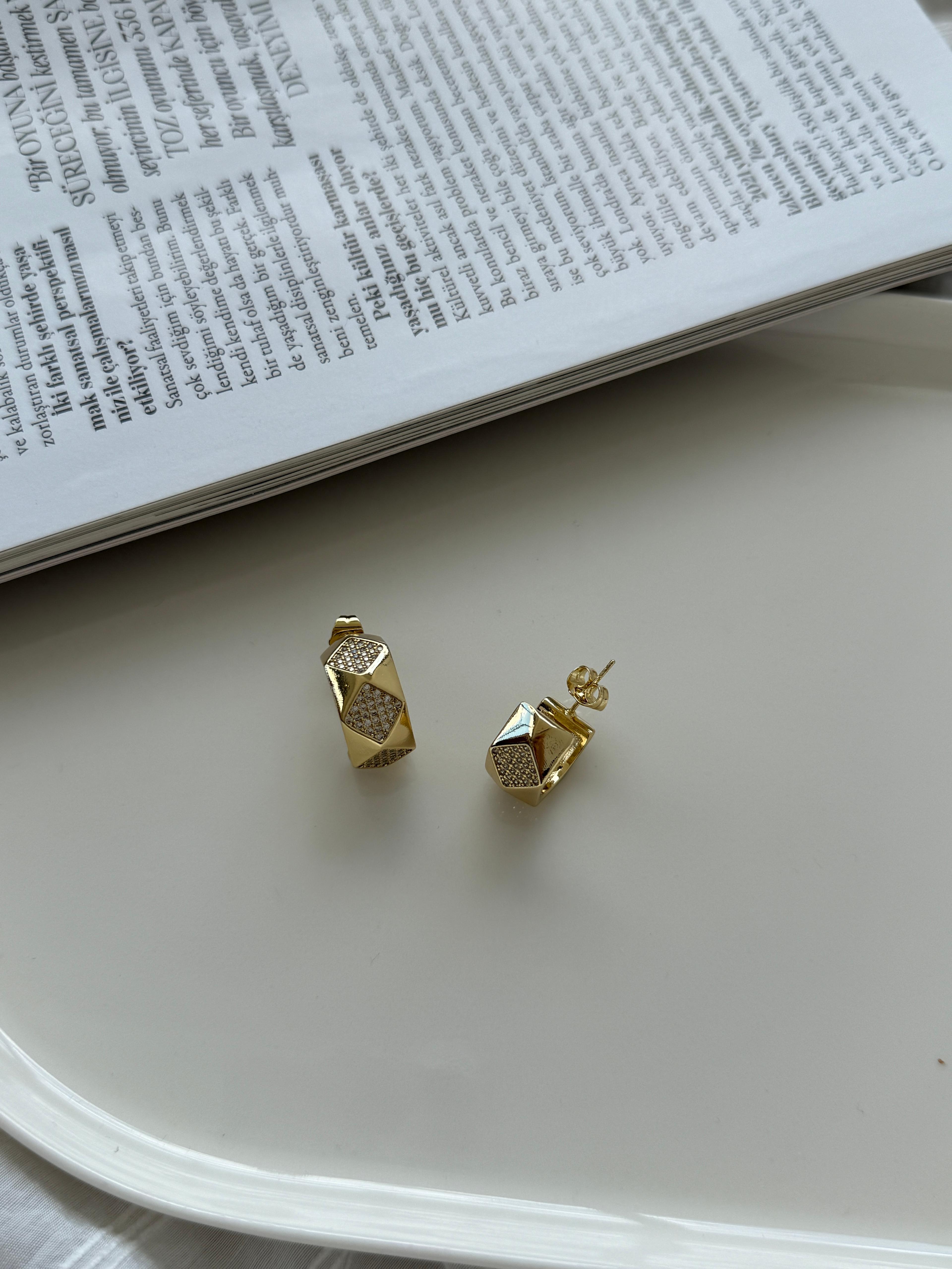 Vip 14K Baklava Detaylı Küpe