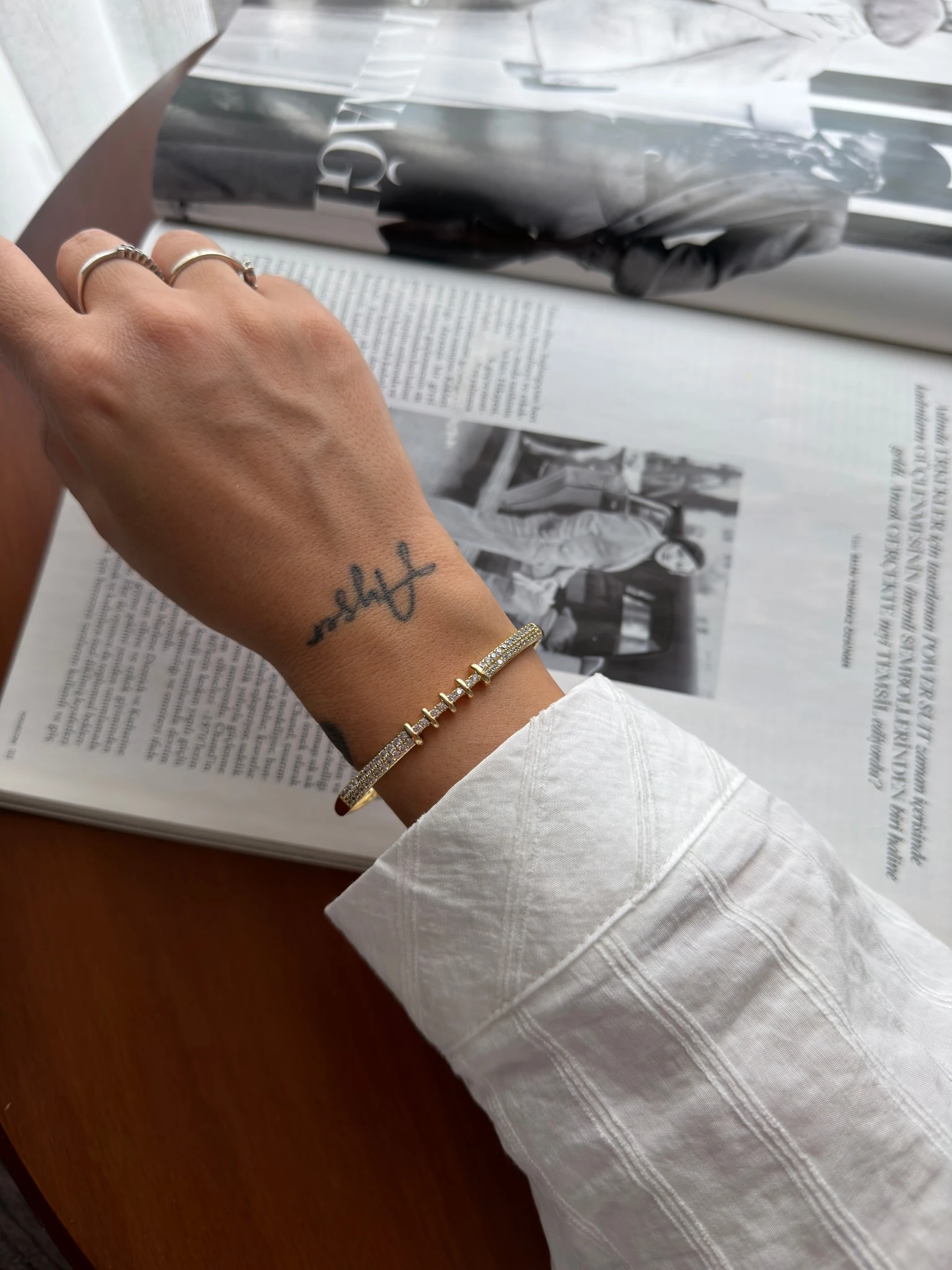 Vip 14K Çizgi Detaylı Zirkon Kelepçe