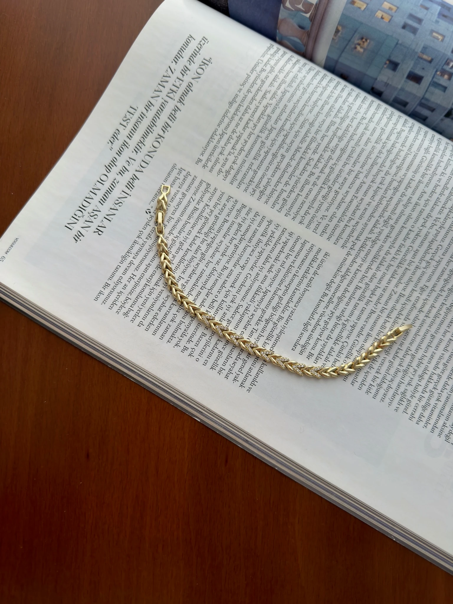 Vip 14K Yaprak Detaylı Taşlı Künye