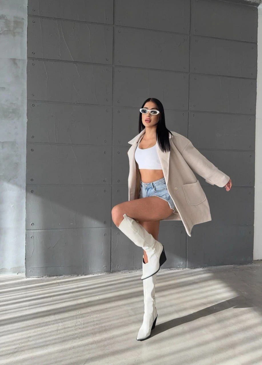 DÜĞMELİ KOL DETAYLI KREM KISA KAŞE KABAN