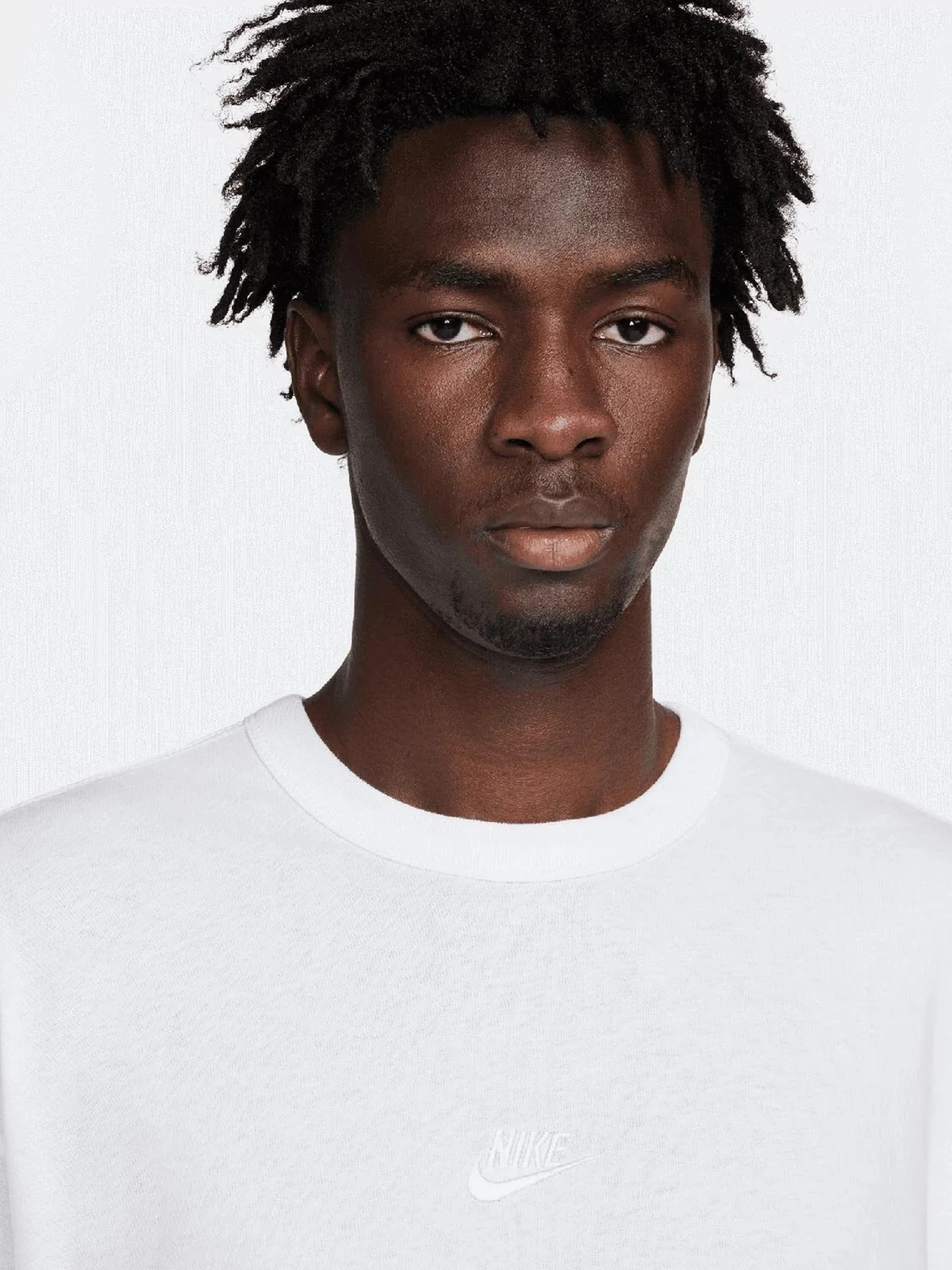 Nike Premium Essentials Tee
