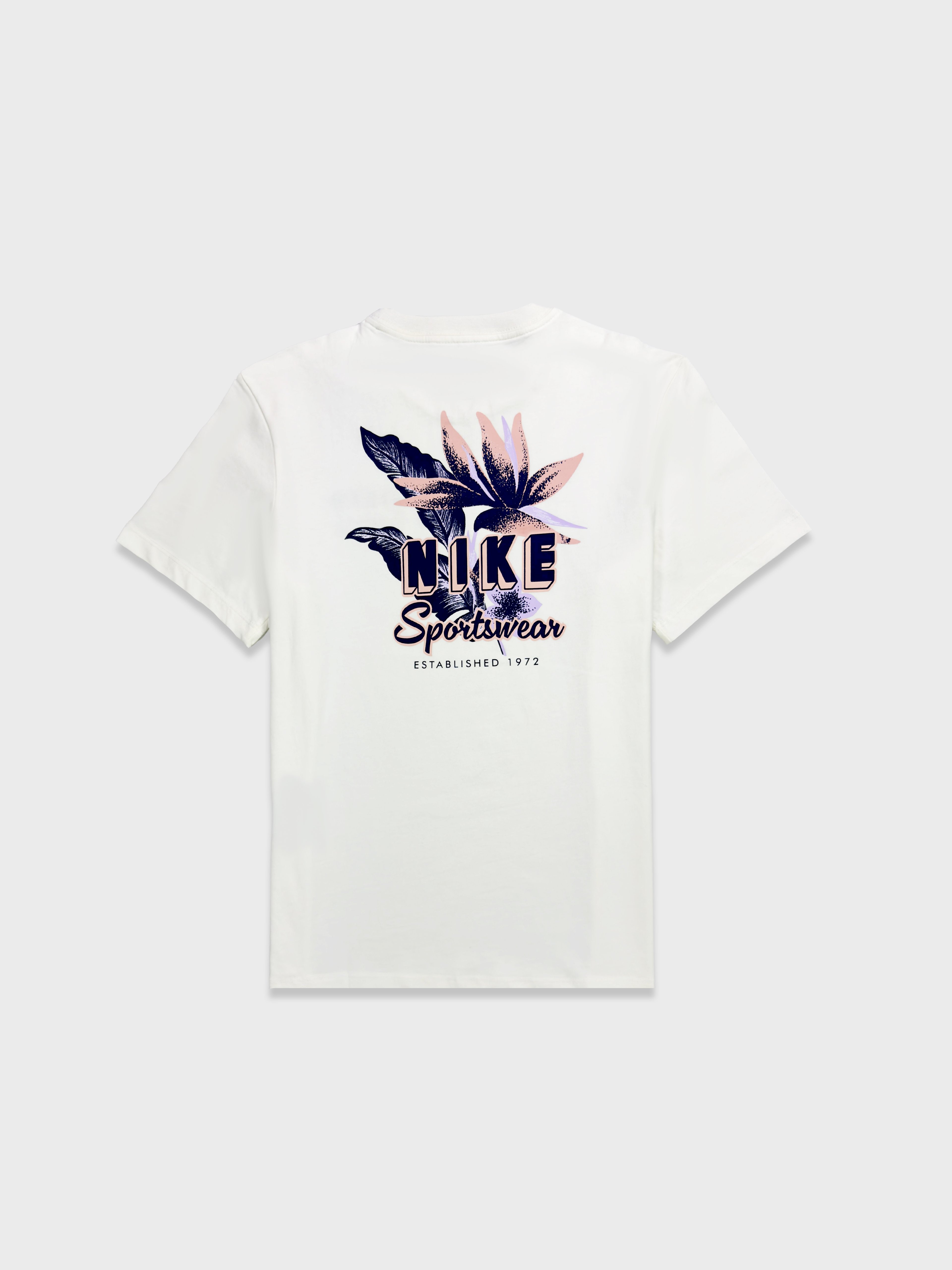 Nike Sportswear Graphic Tee - Beyaz