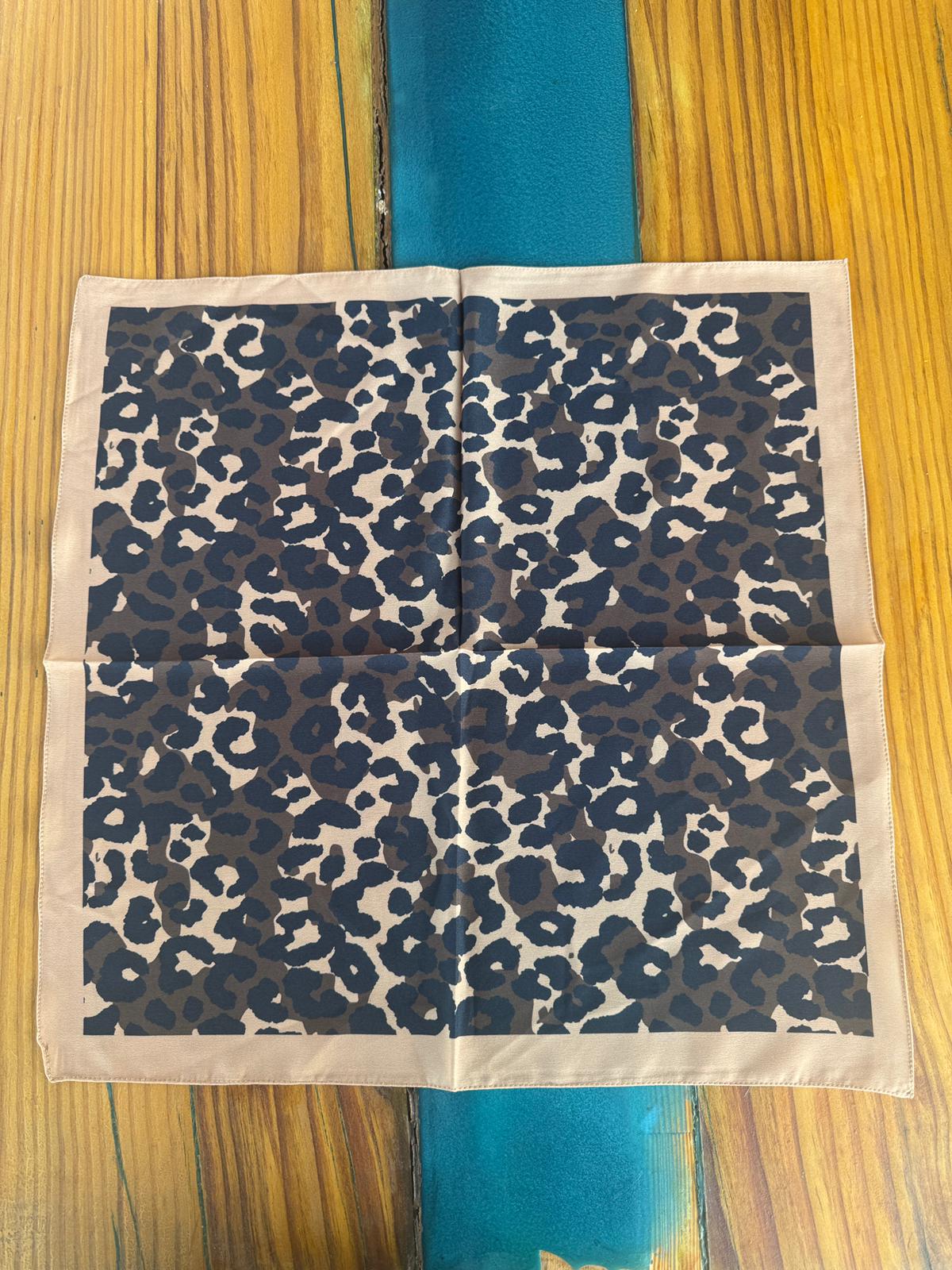 Roaria Fular - LEOPAR