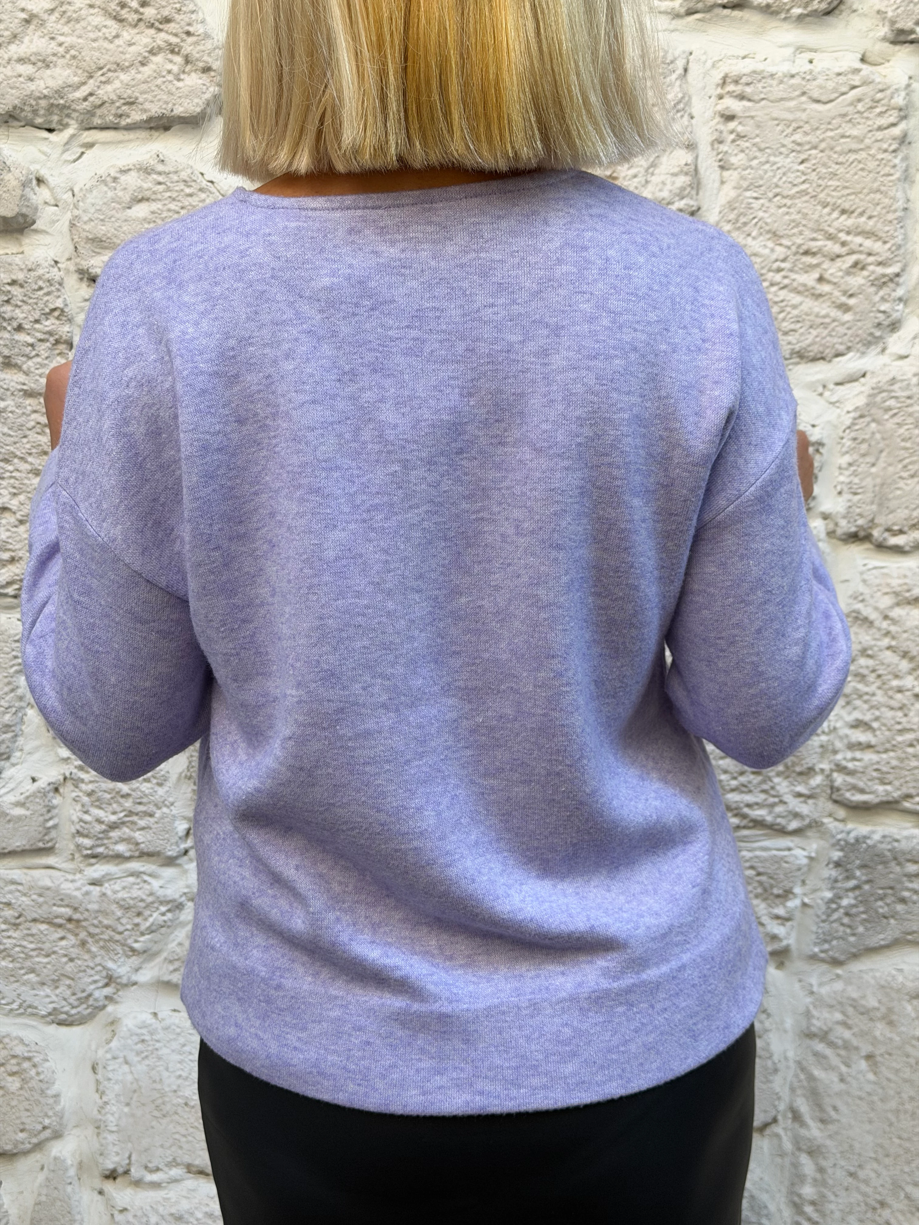 Gukamma V Yaka Triko