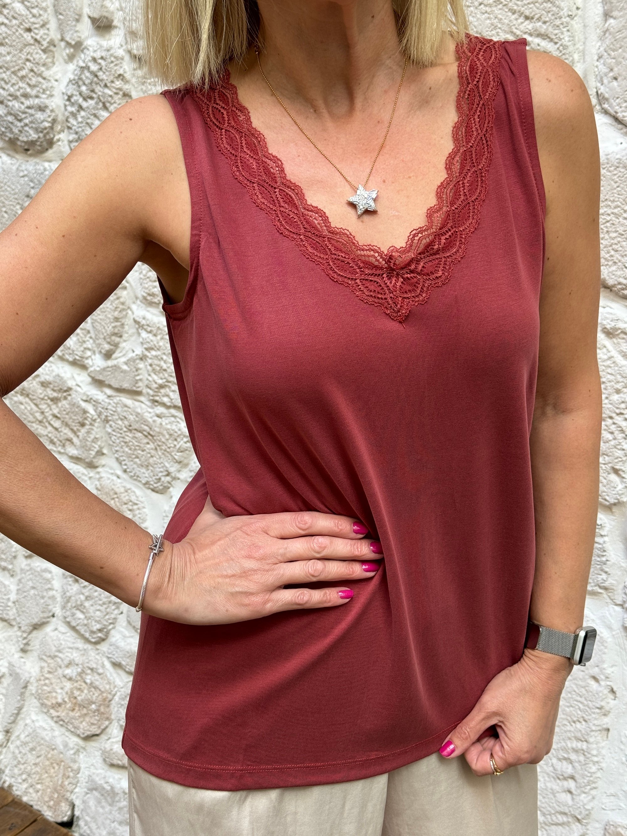 Elena Dantelli Askılı Bluz