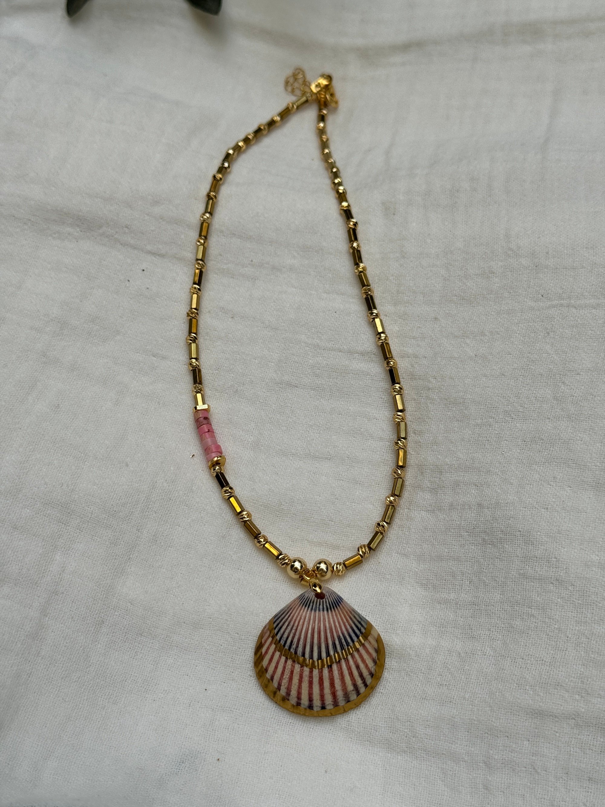 İstiridye Seramik Kolye - PEMBE