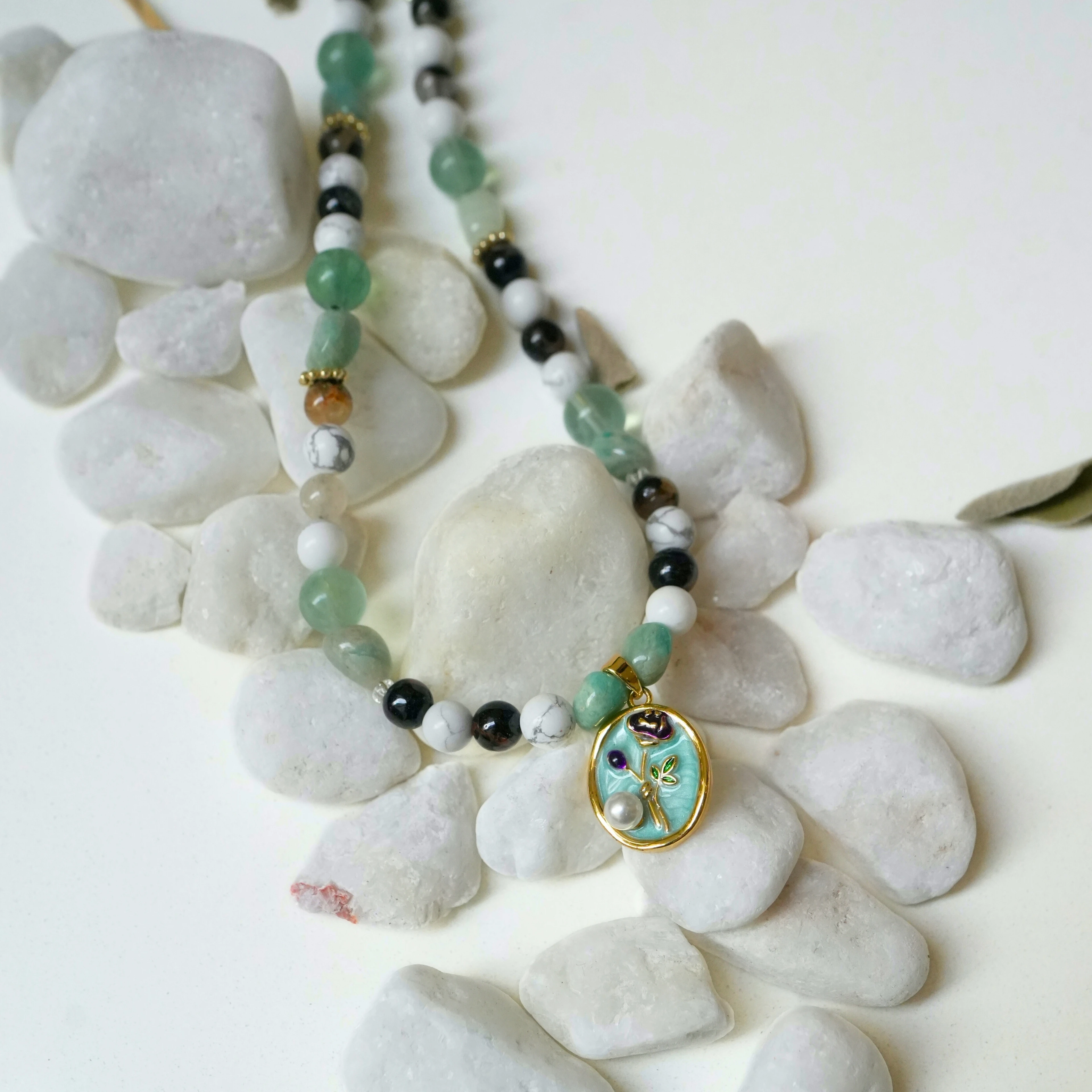 Işığın Kalkanı Kolyesi