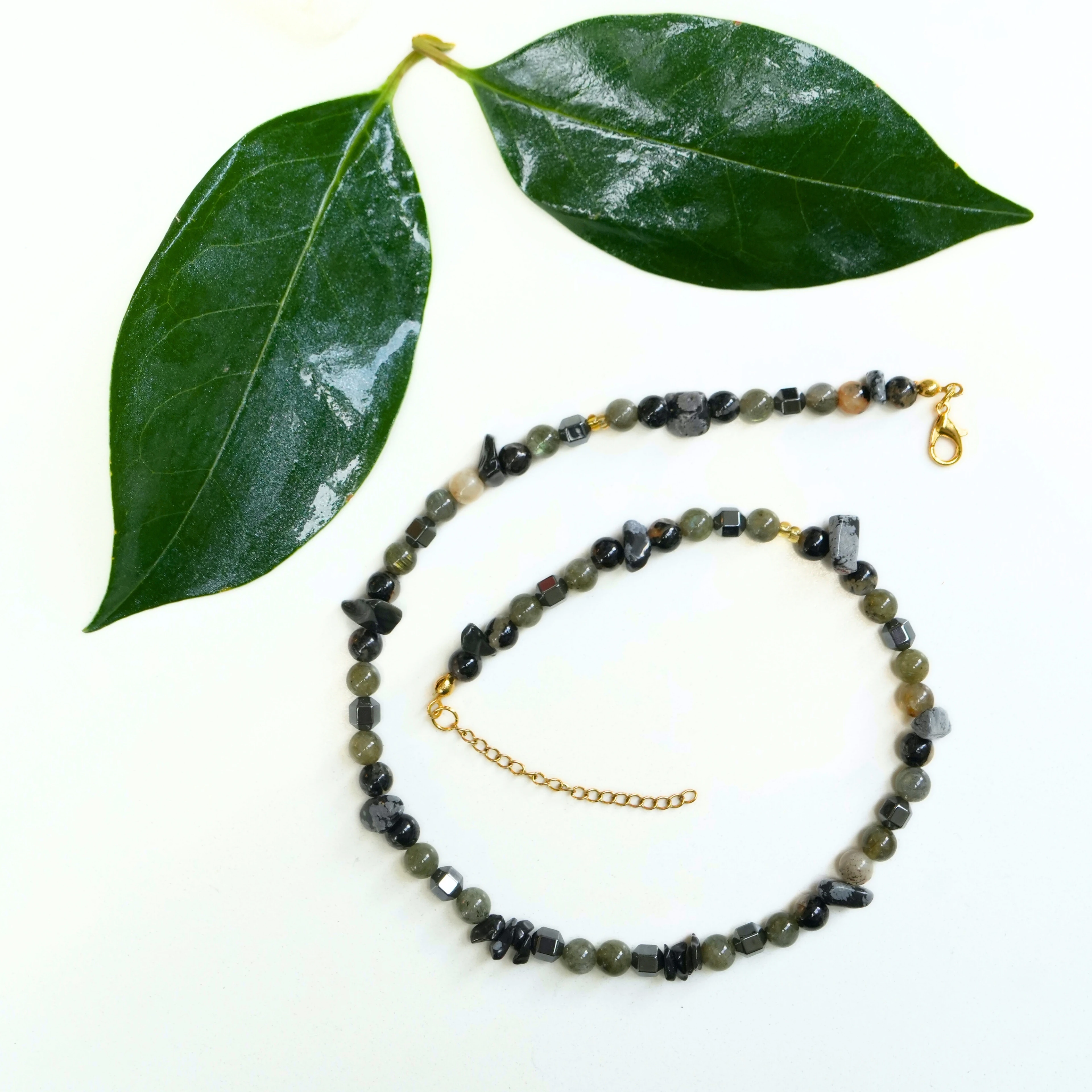 Gölge Işığı Kolyesi