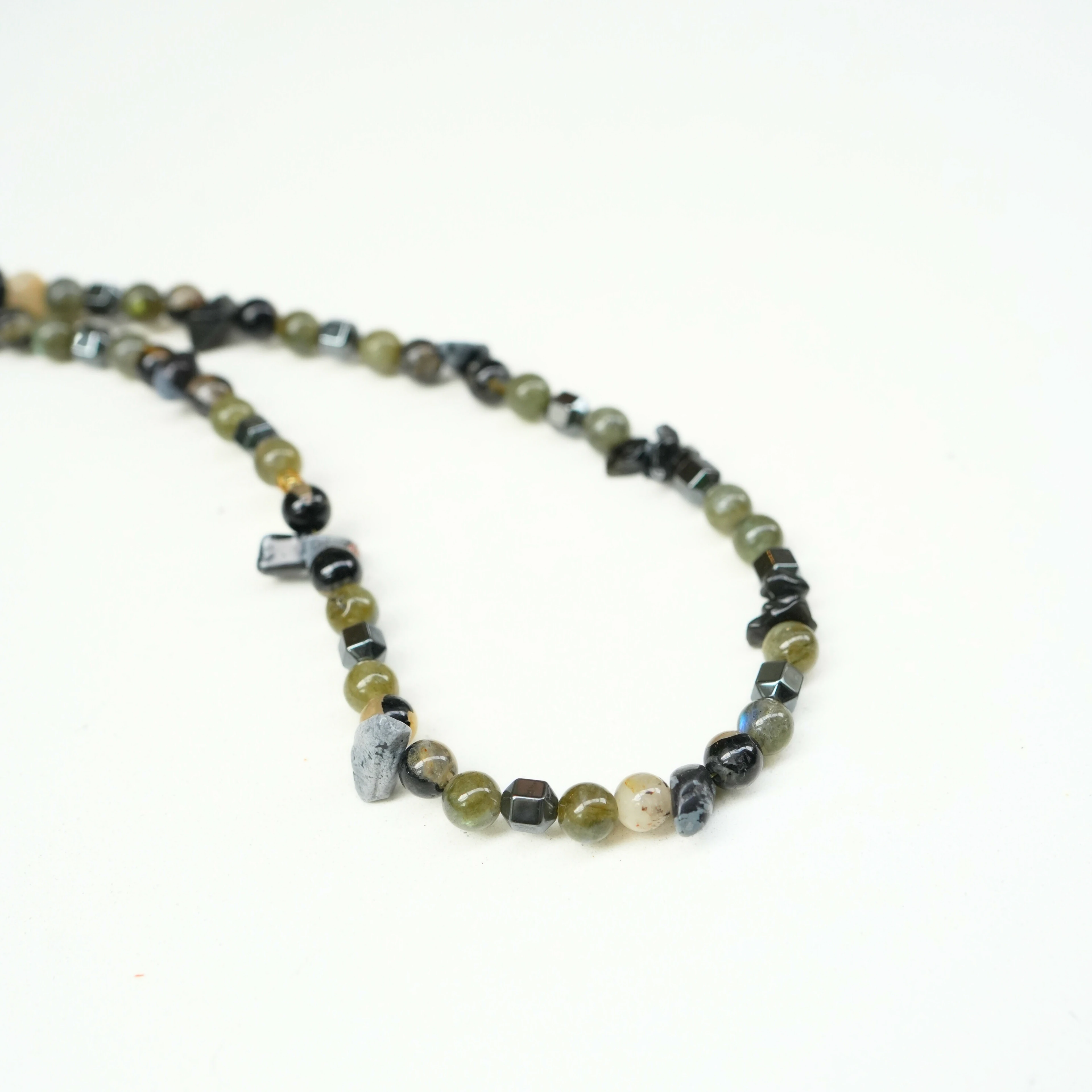 Gölge Işığı Kolyesi