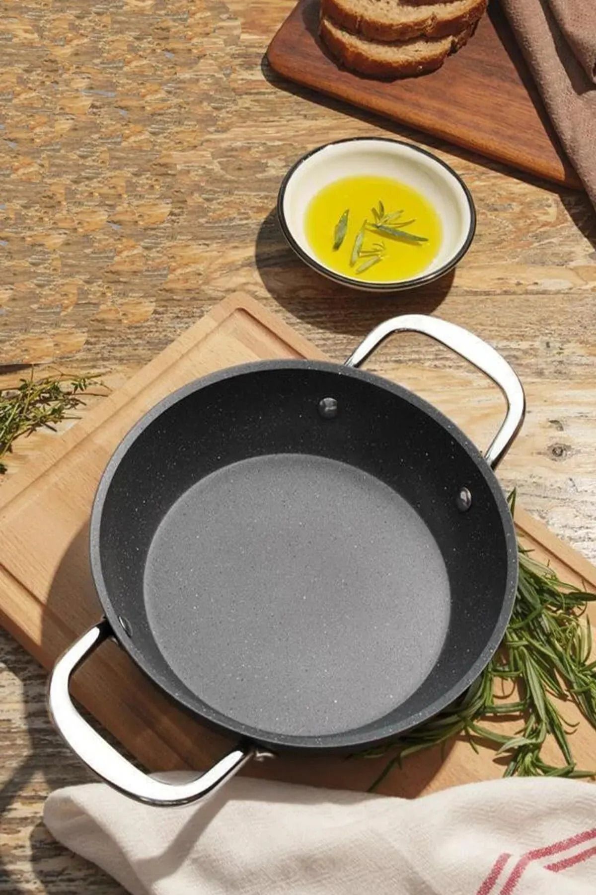Titanyum Çift Kulplu Tava Sahan 22cm İndüksiyon Tabanlı