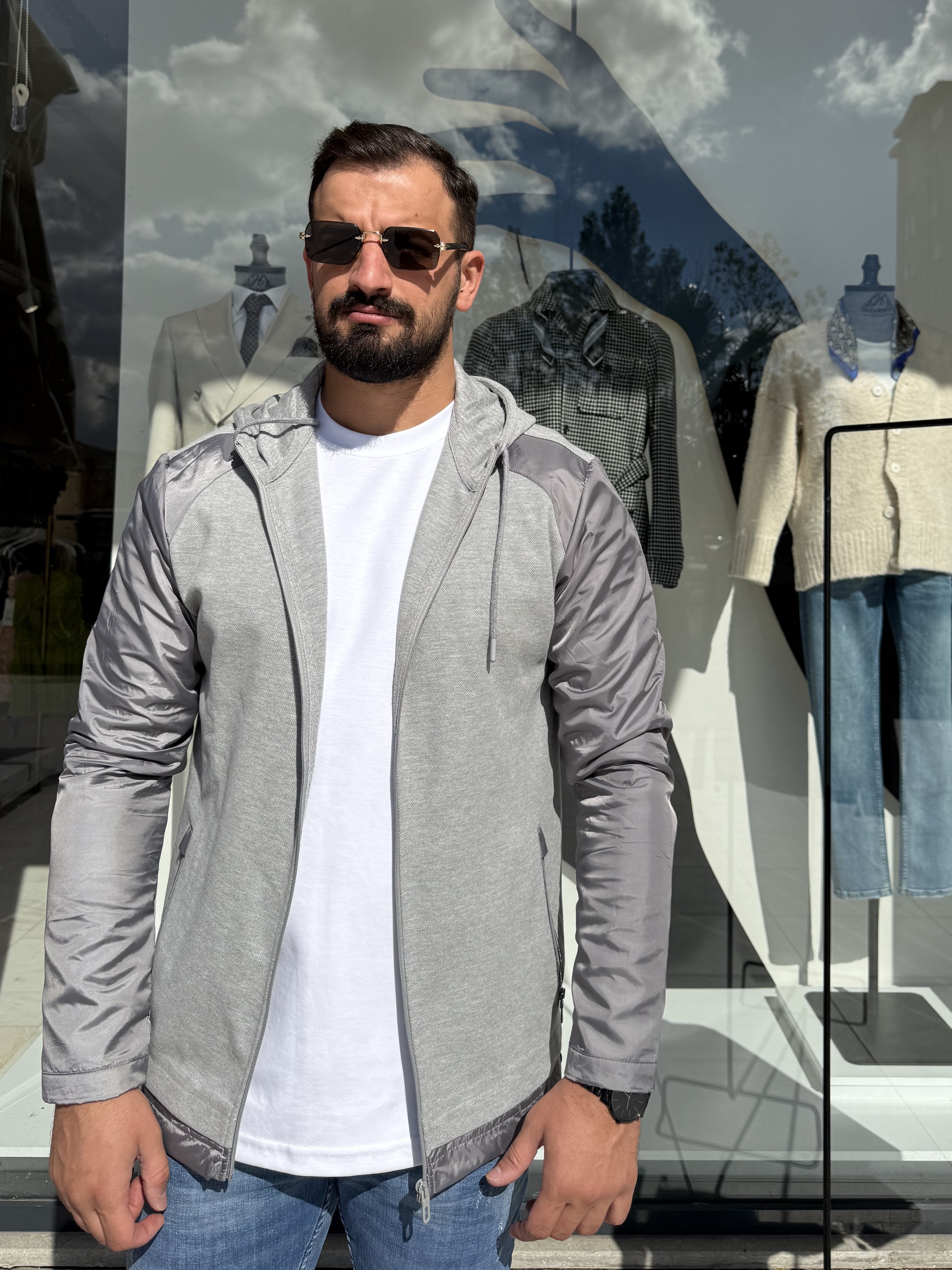 GRİ KAPÜŞONLU HIRKA