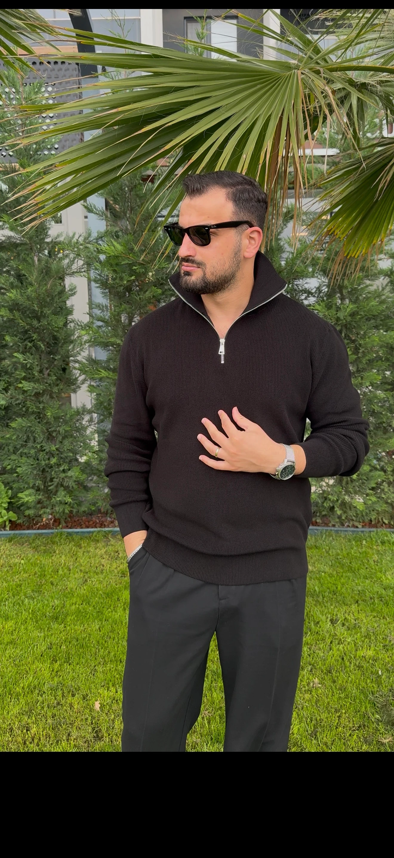 FERMUAR DETAYLI SİYAH TRİKO KAZAK