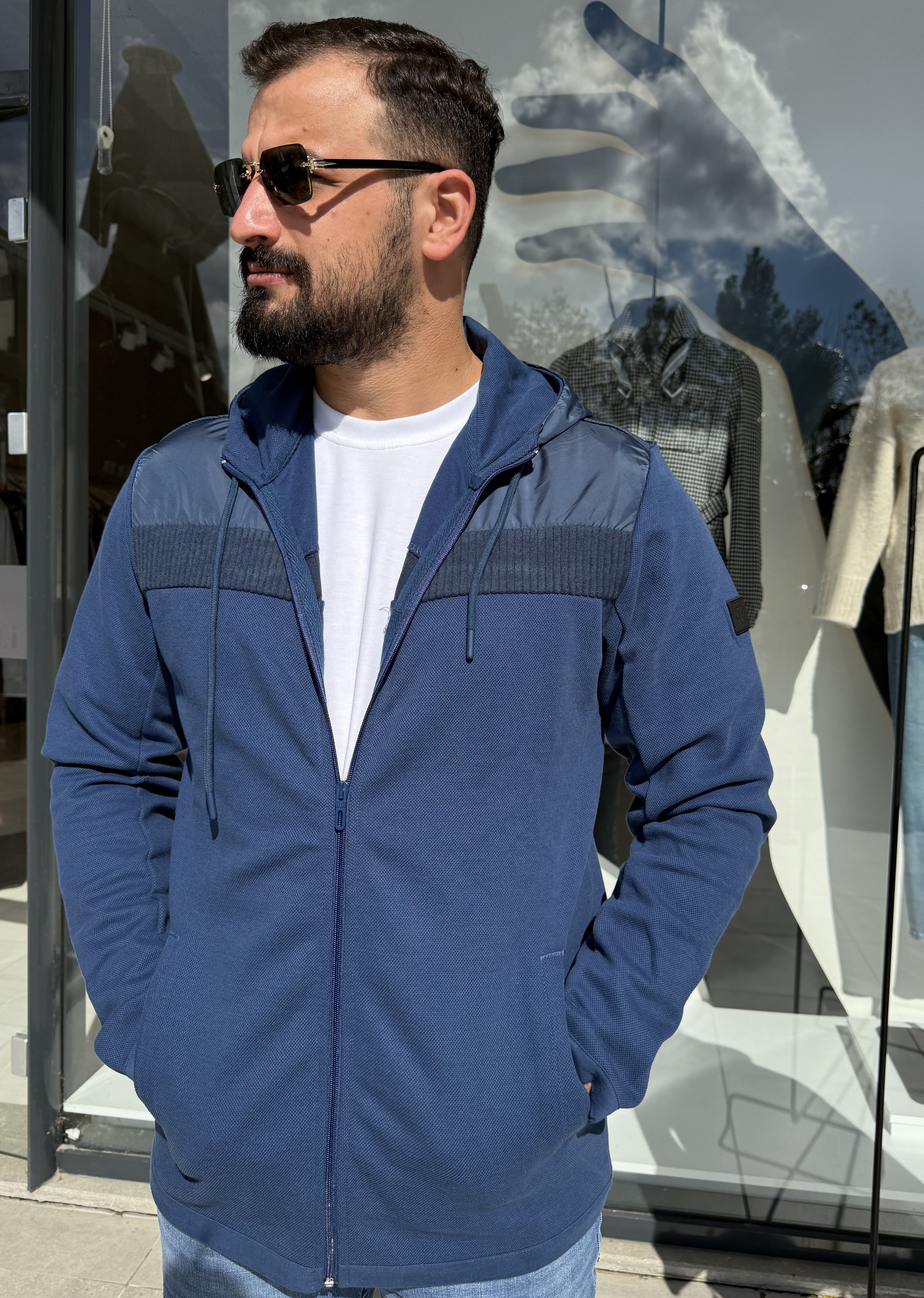 MAVİ KAPÜŞONLU HIRKA