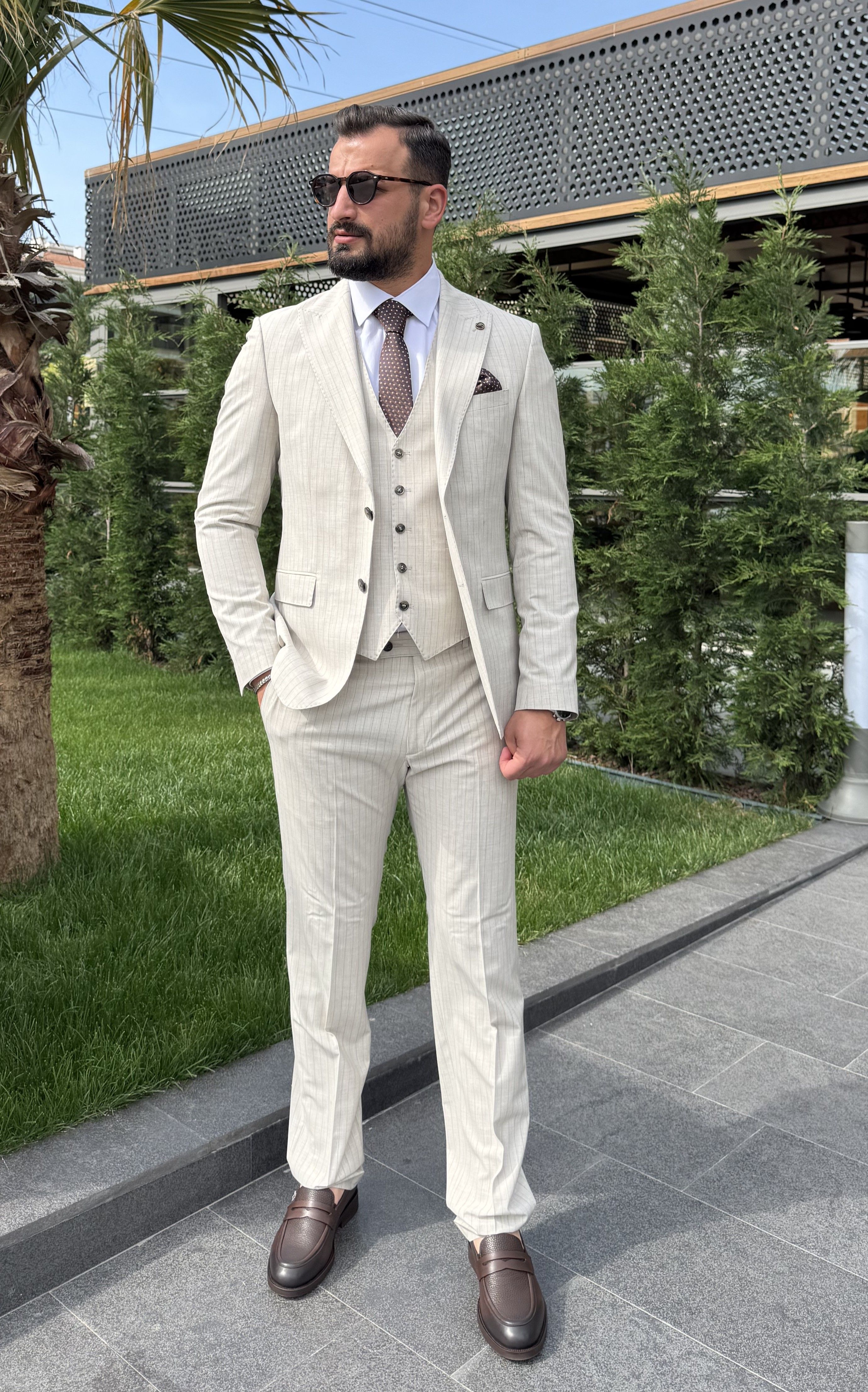 ÇİZGİLİ KREM RENK TAKIM ELBİSE