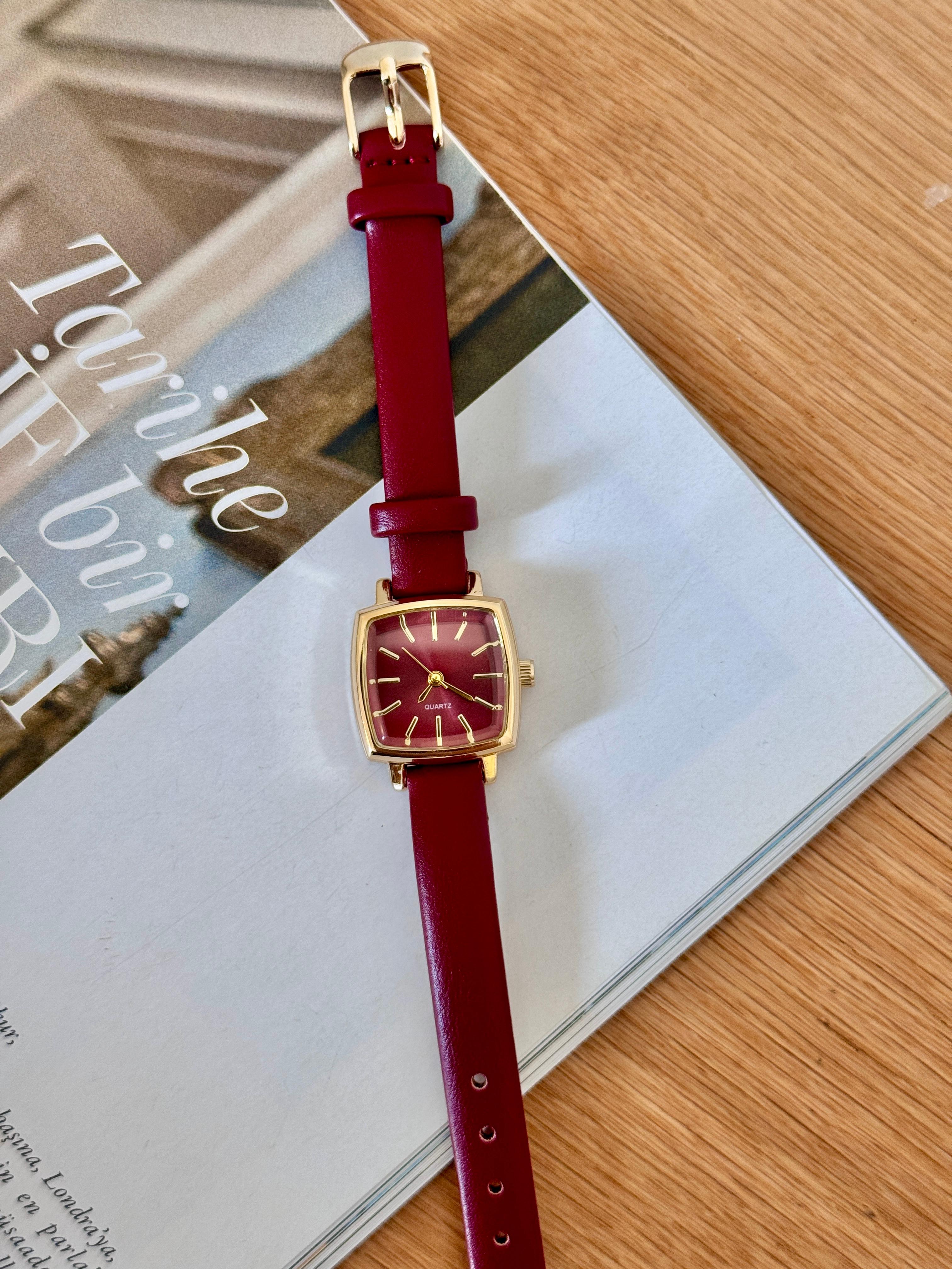 Bordo vintage deri kayış saat