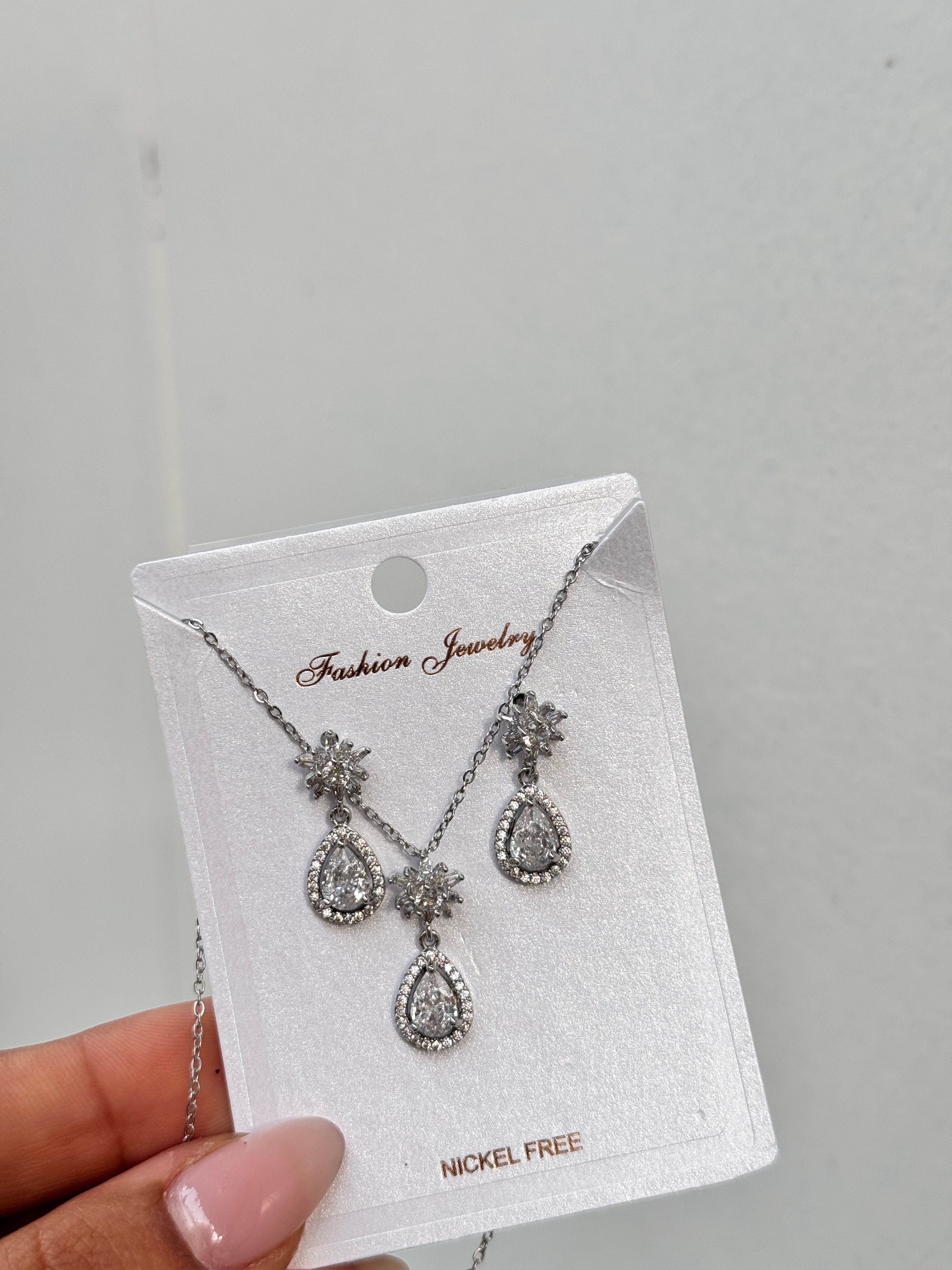 Pırıltı kolye-küpe set