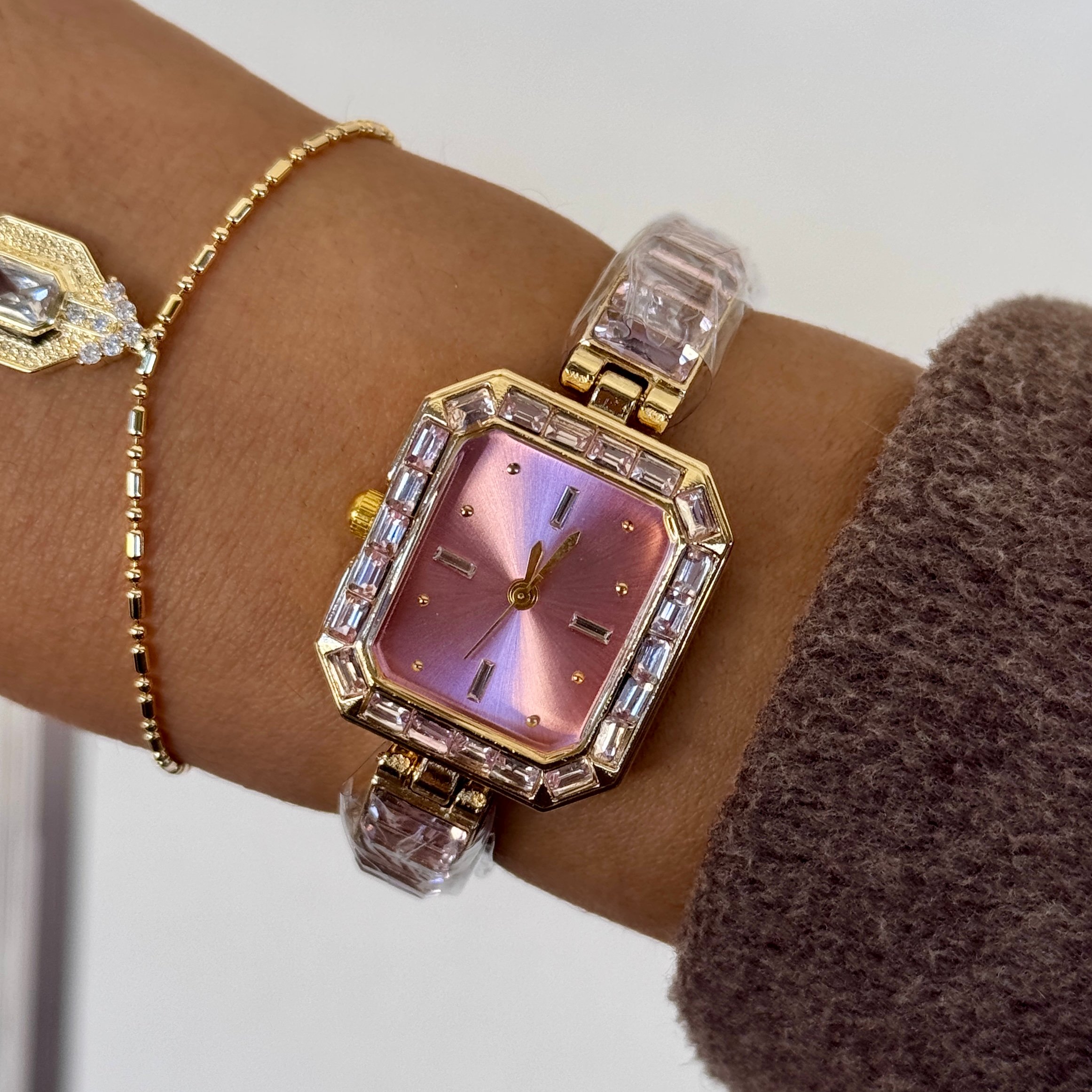 Marka model gold-pembe kol saati